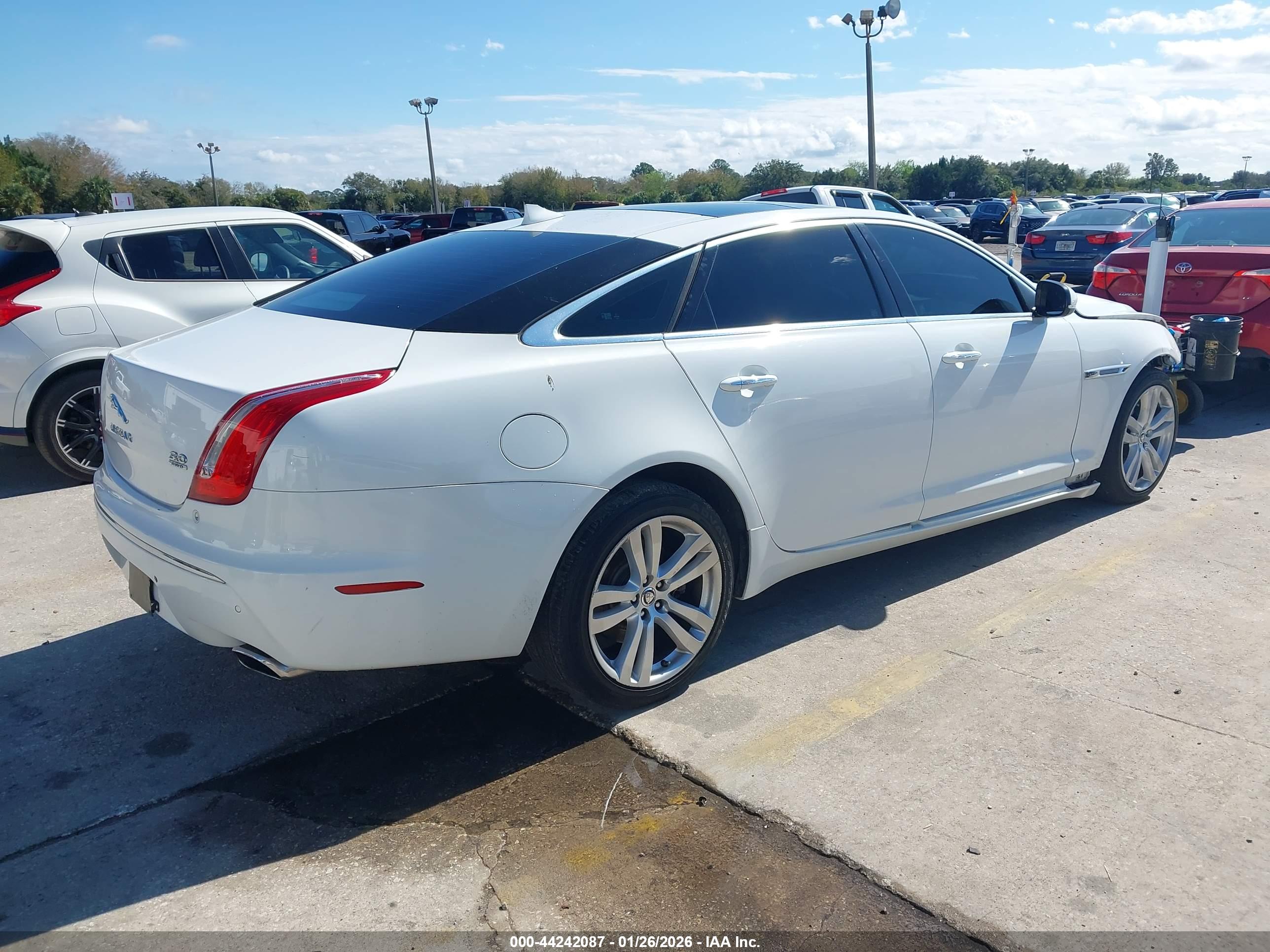 JAGUAR XJ image 4