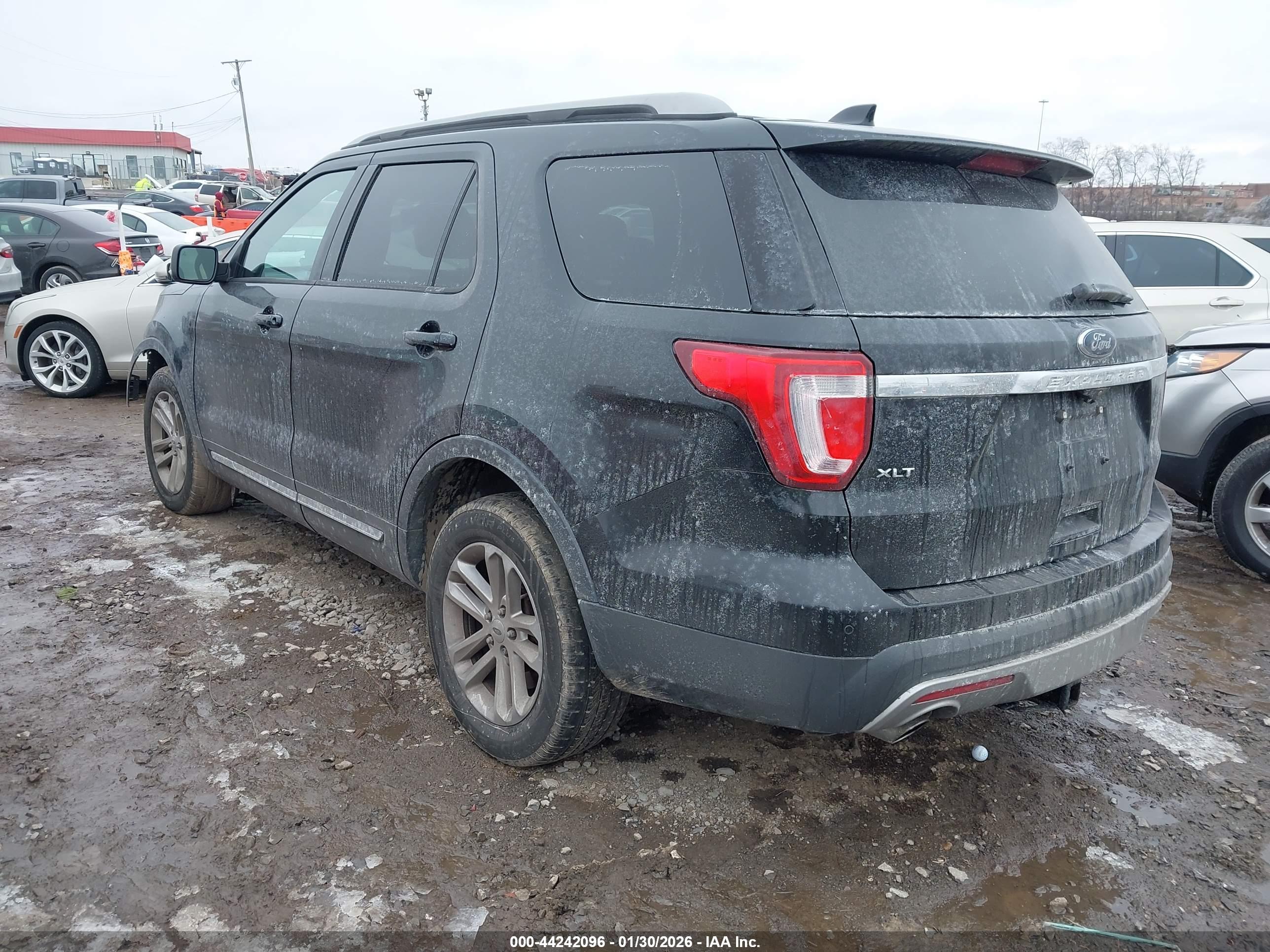 FORD EXPLORER image 3