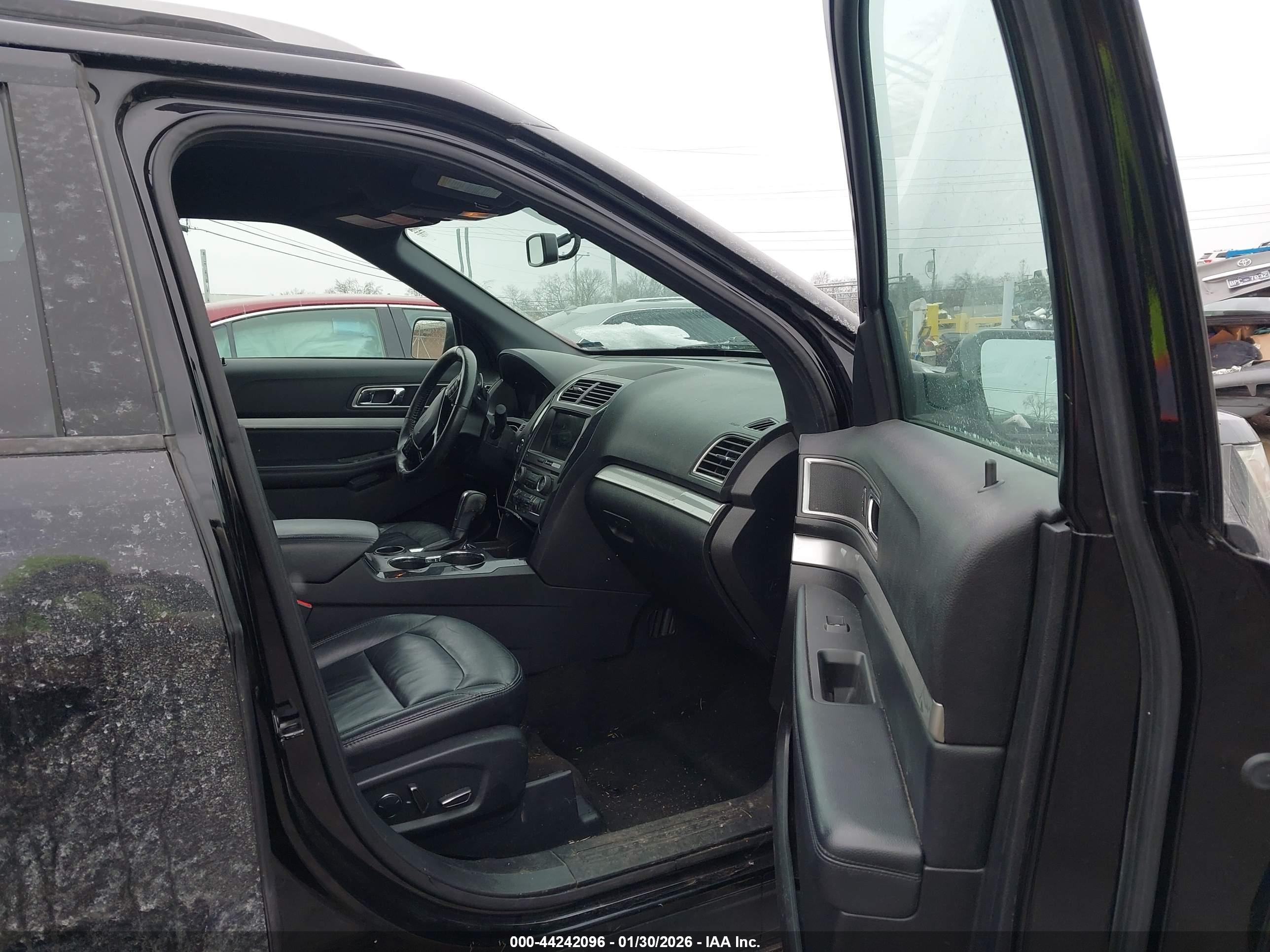 FORD EXPLORER image 5
