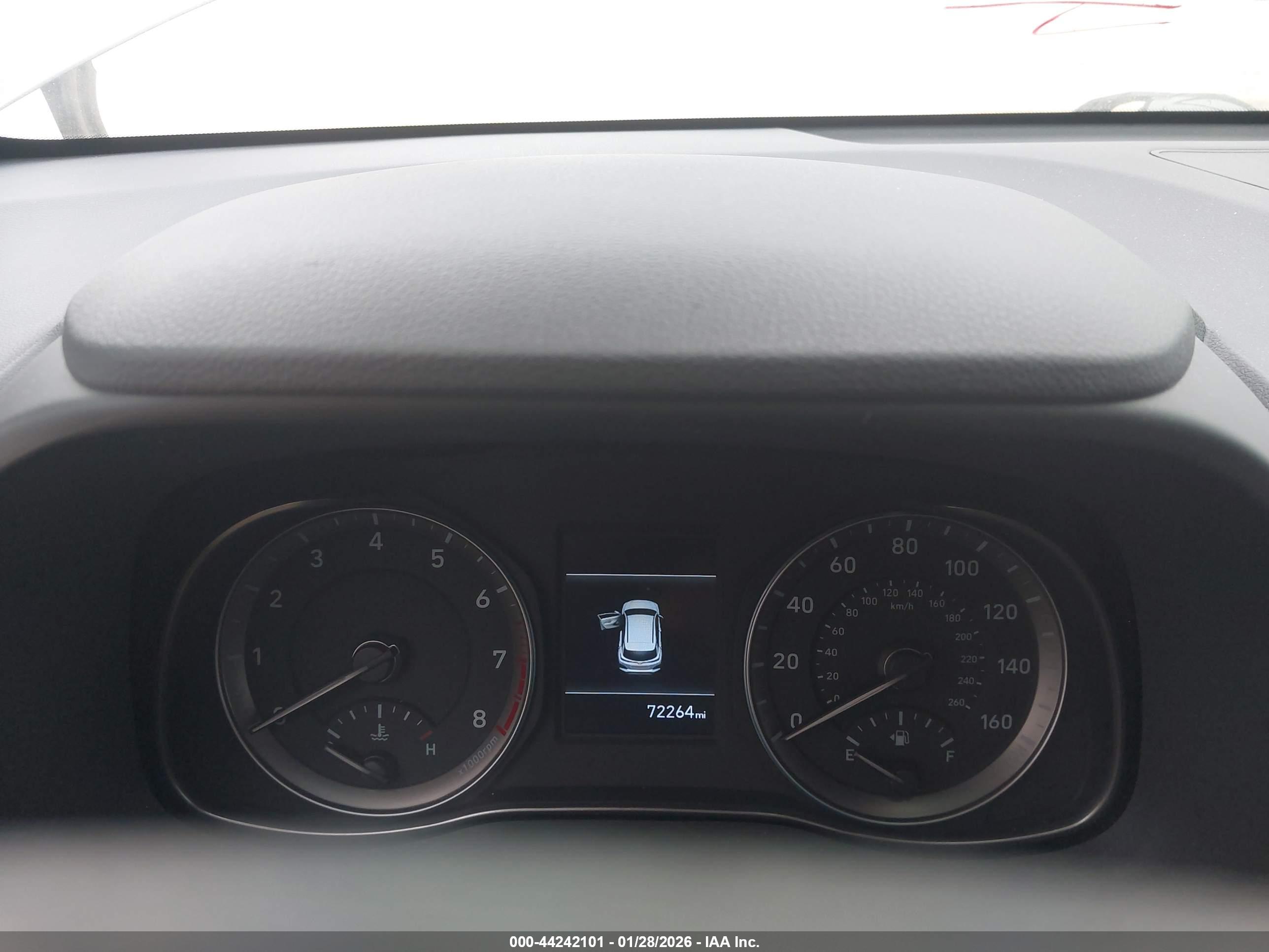 HYUNDAI KONA image 7