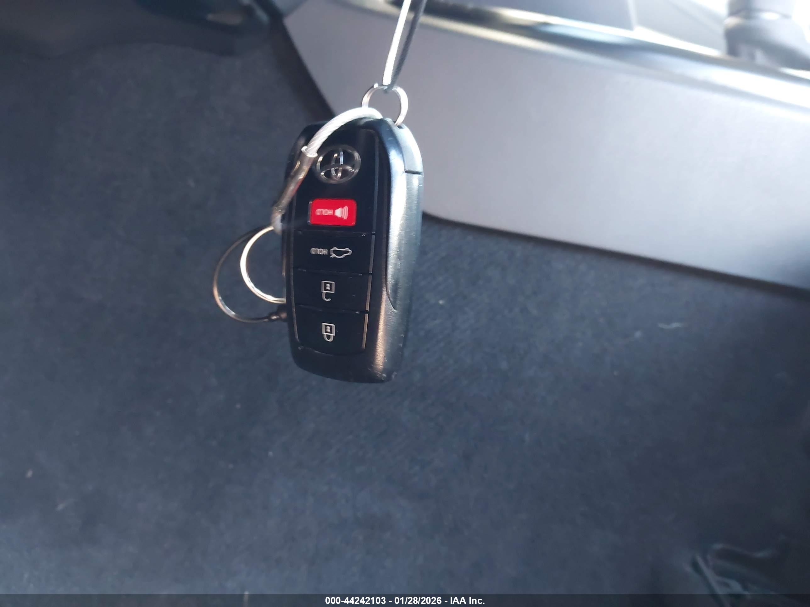 TOYOTA CAMRY image 11
