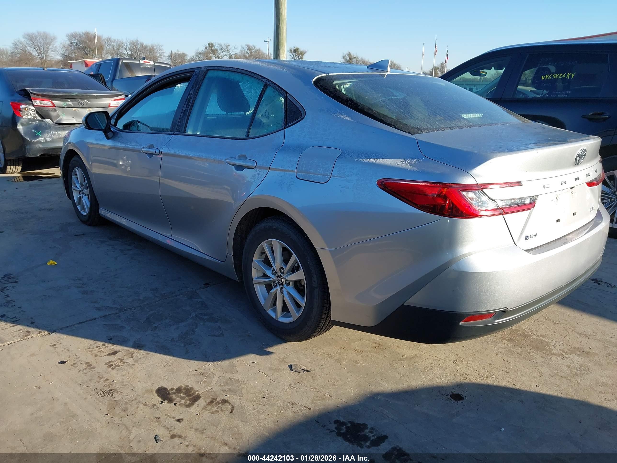 TOYOTA CAMRY image 3