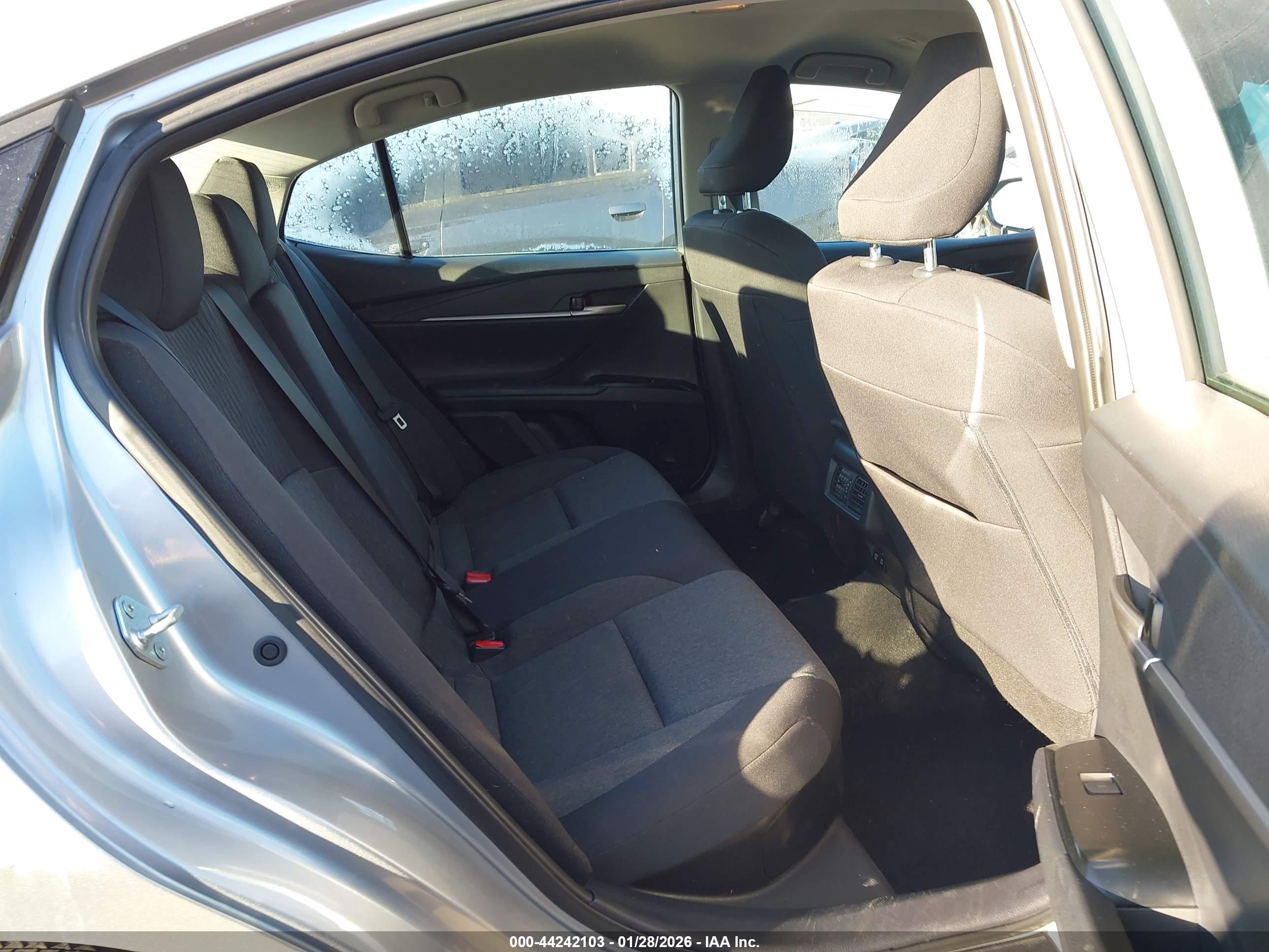 TOYOTA CAMRY image 8