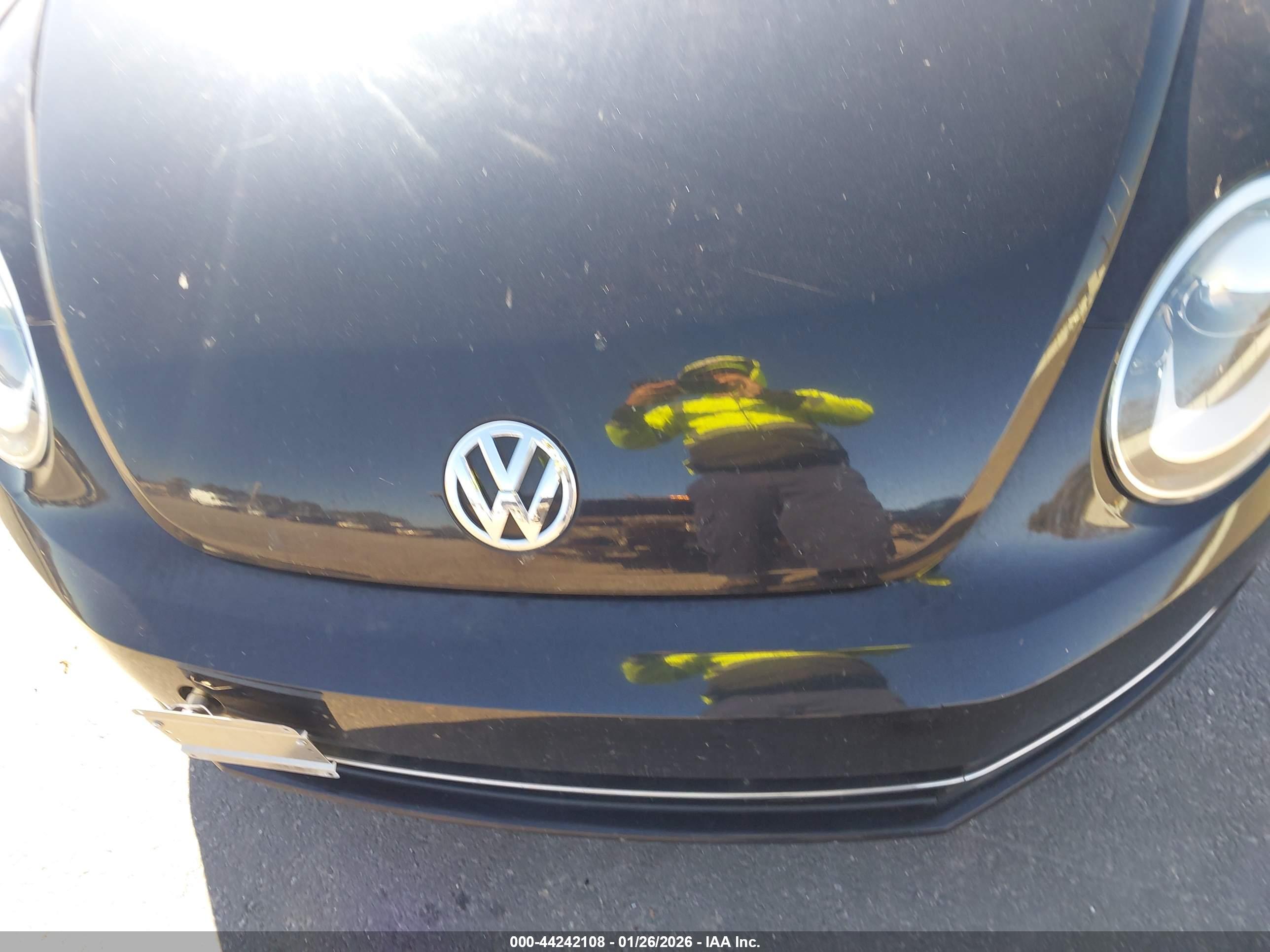 VOLKSWAGEN BEETLE image 6