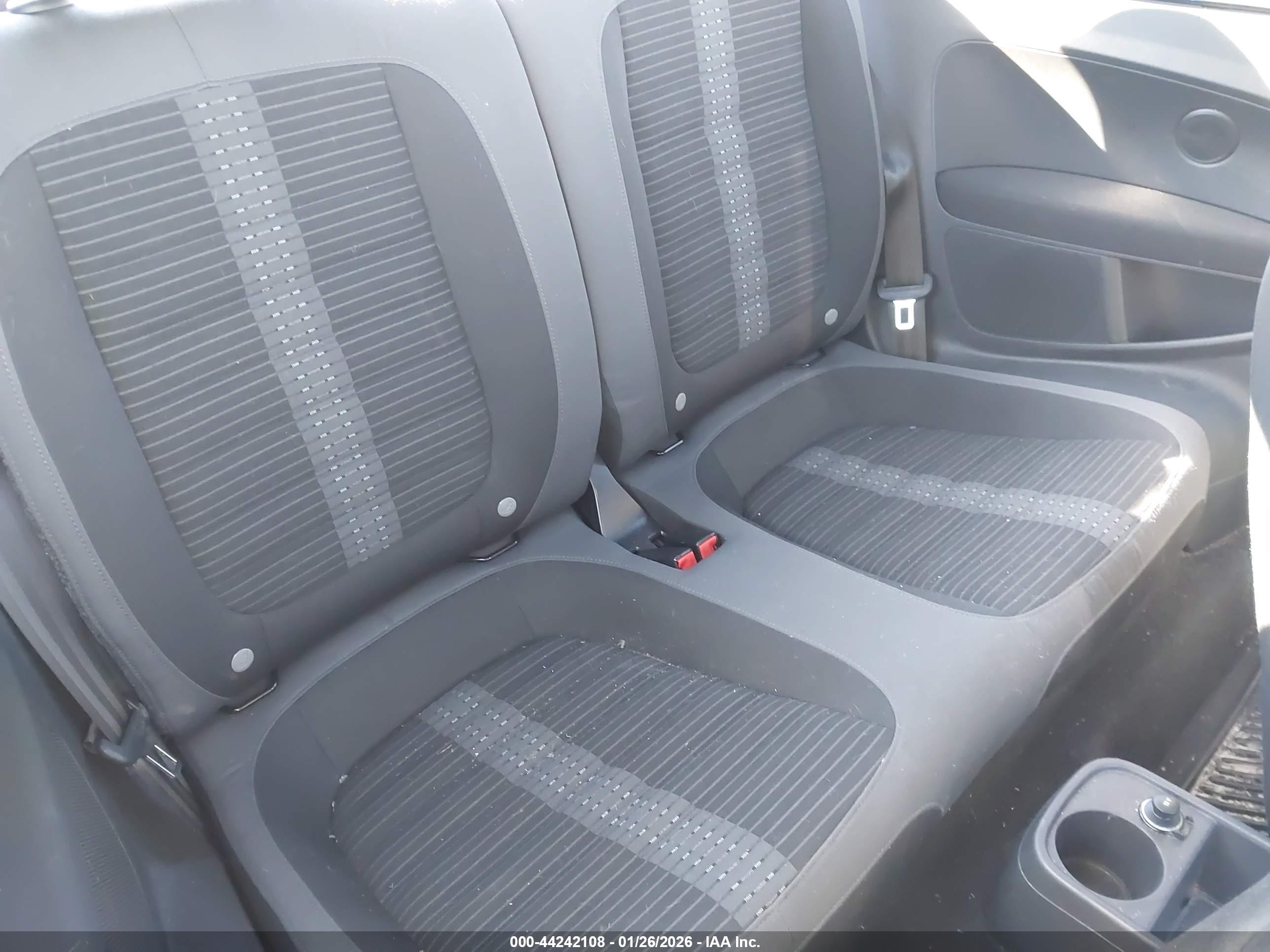 VOLKSWAGEN BEETLE image 8
