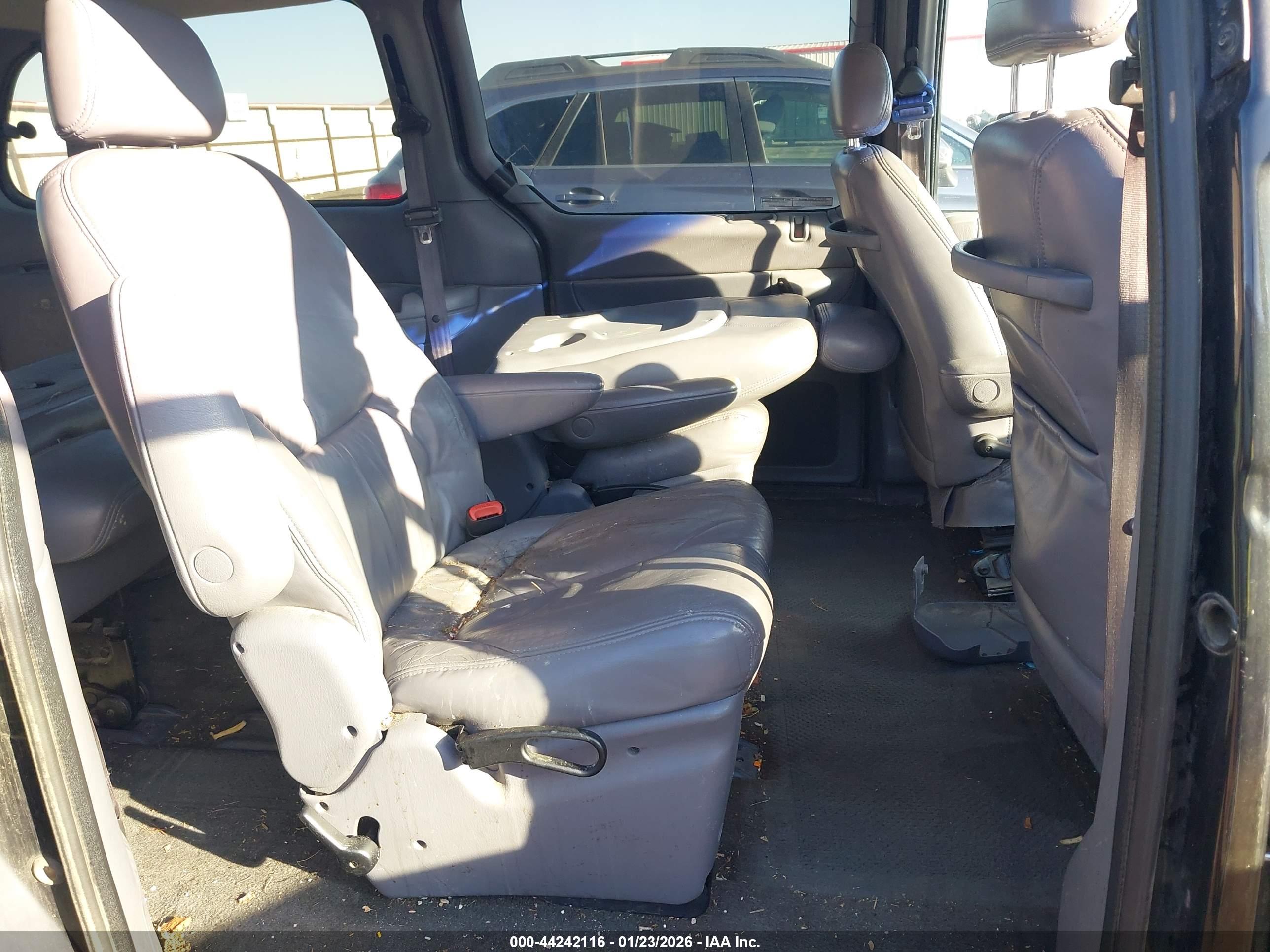CHRYSLER TOWN image 8