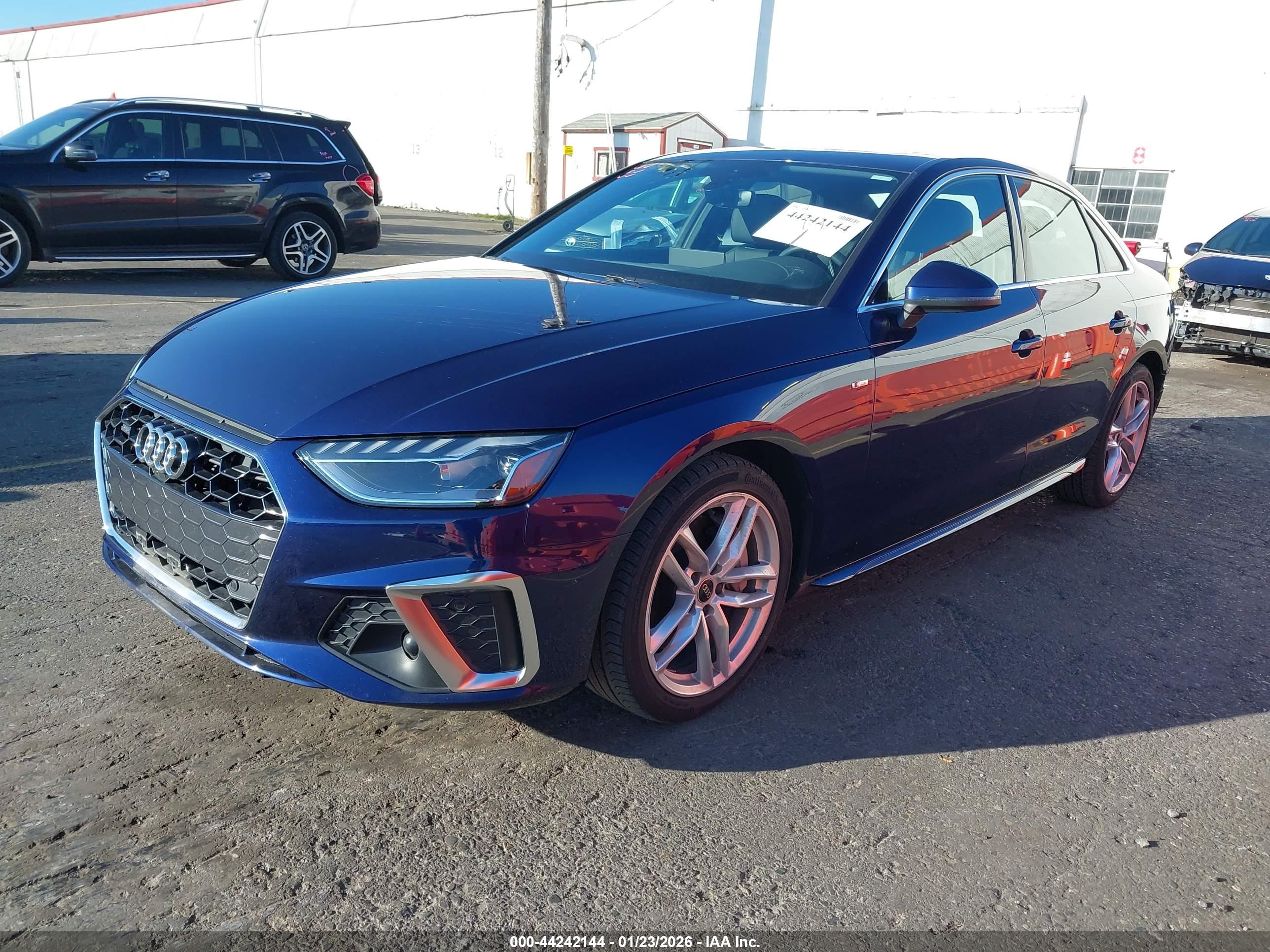 AUDI A4 image 2