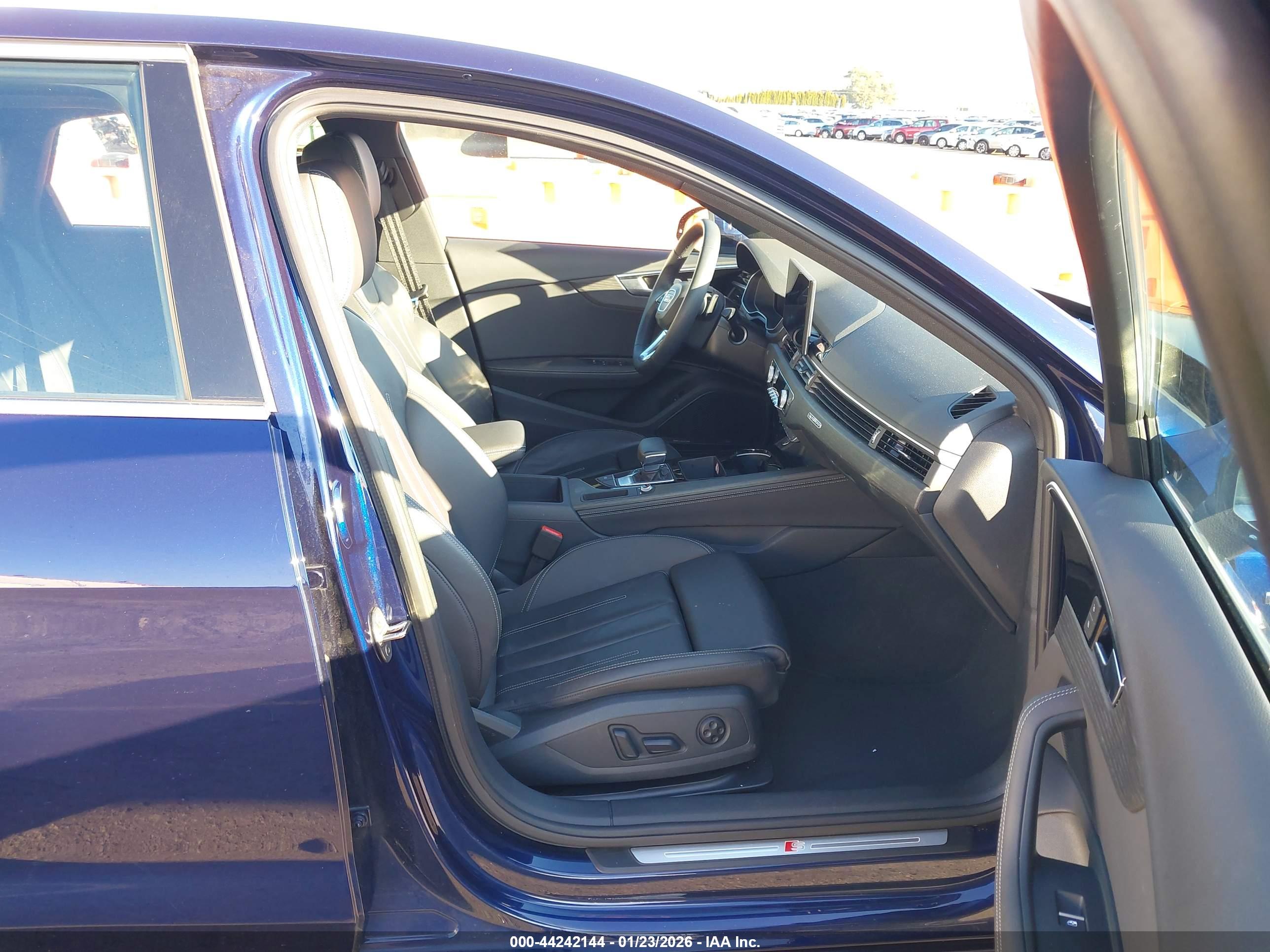 AUDI A4 image 5