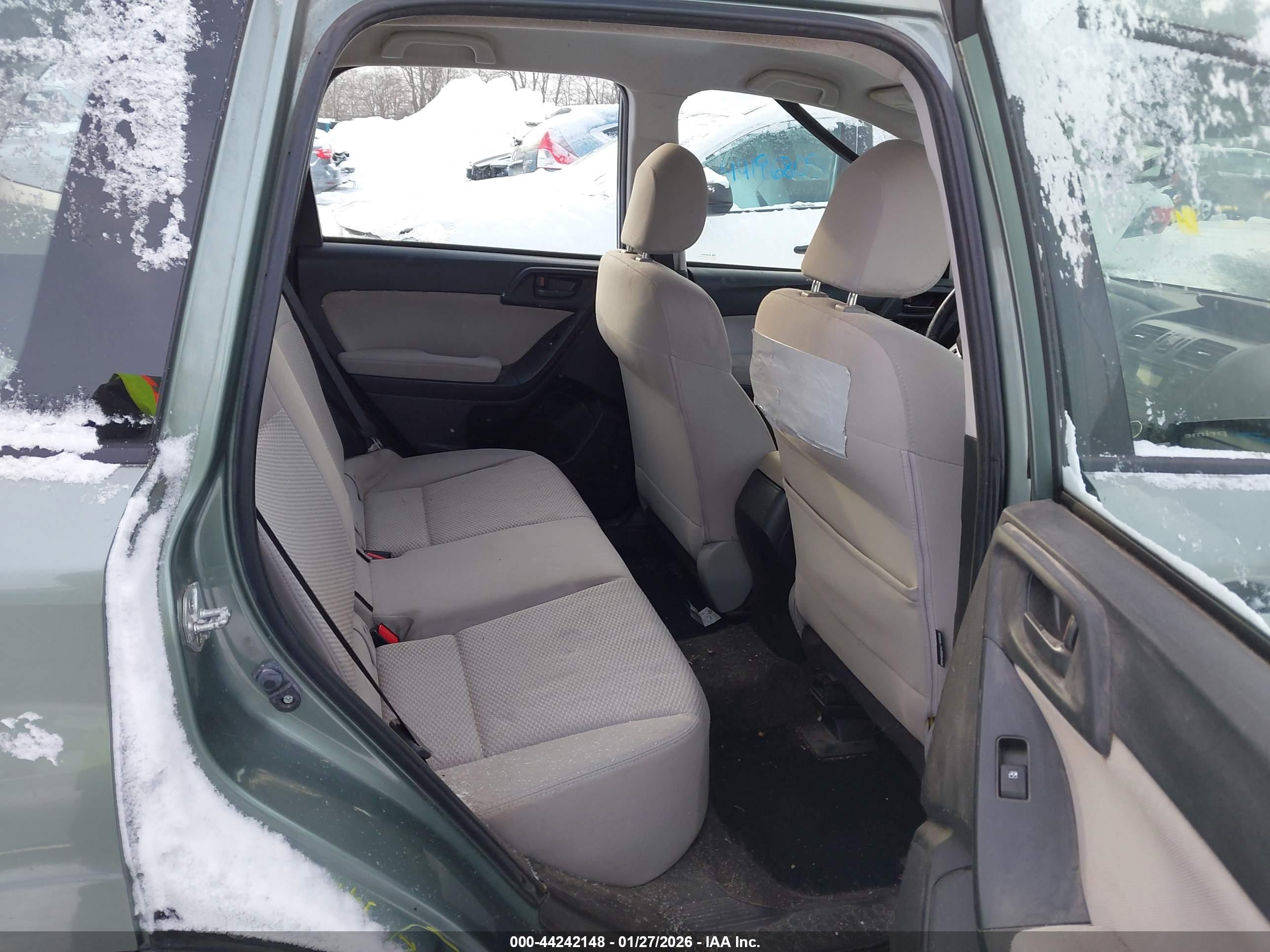 SUBARU FORESTER image 8
