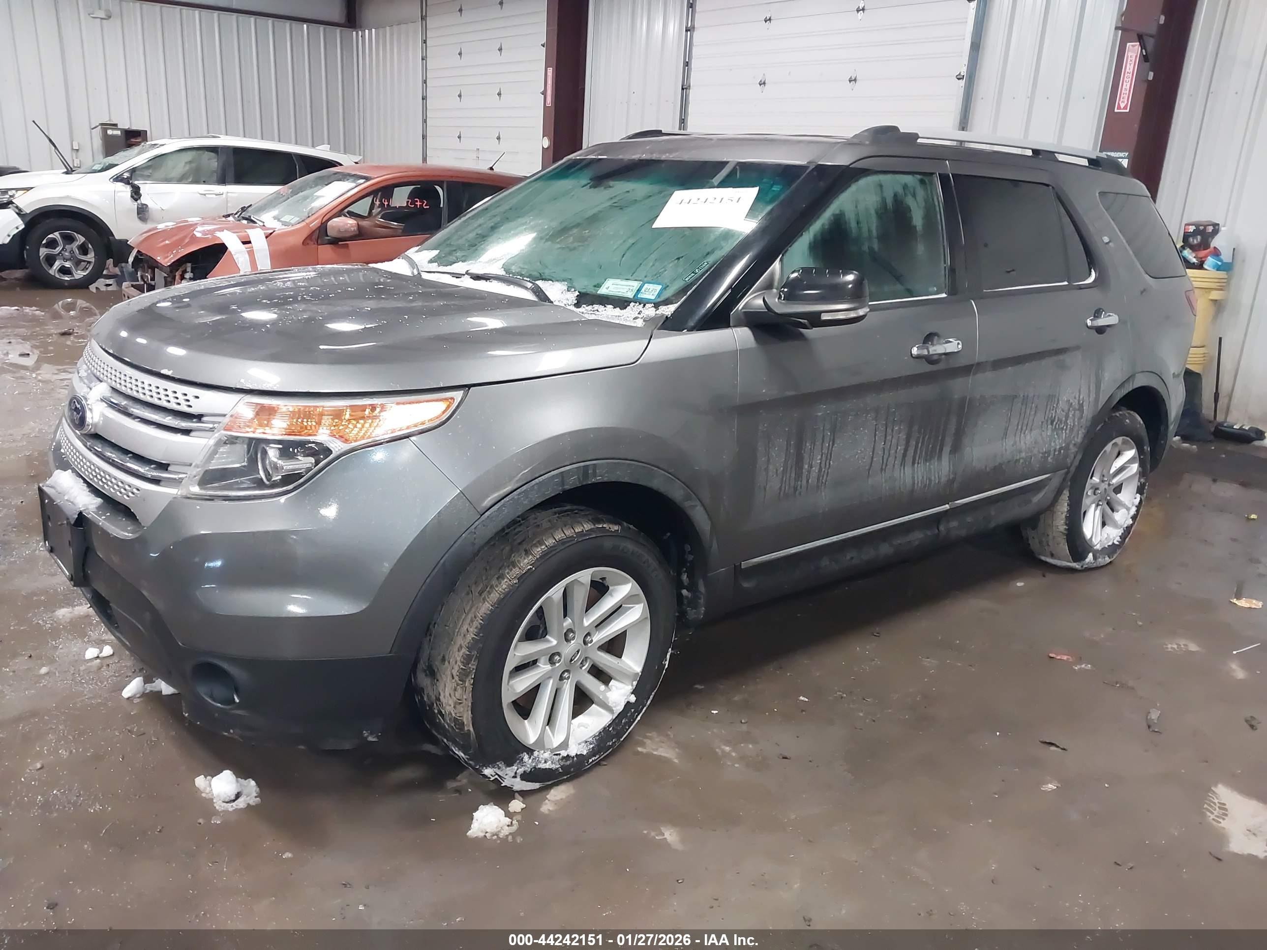 FORD EXPLORER image 2
