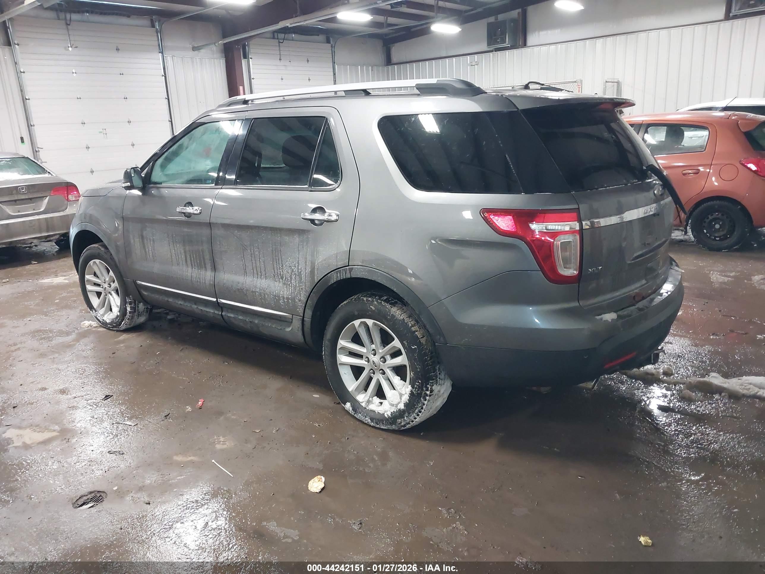 FORD EXPLORER image 3