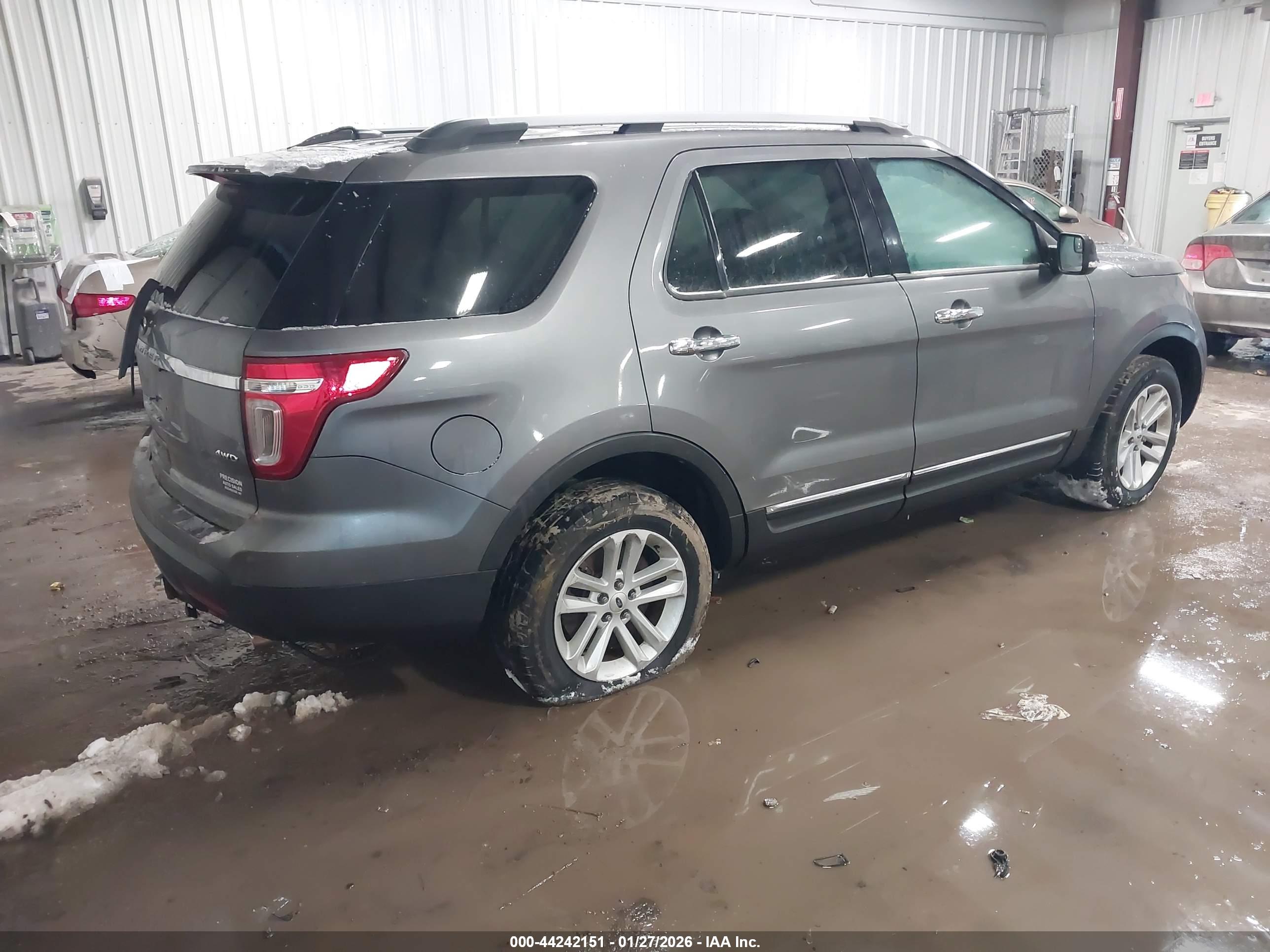 FORD EXPLORER image 4