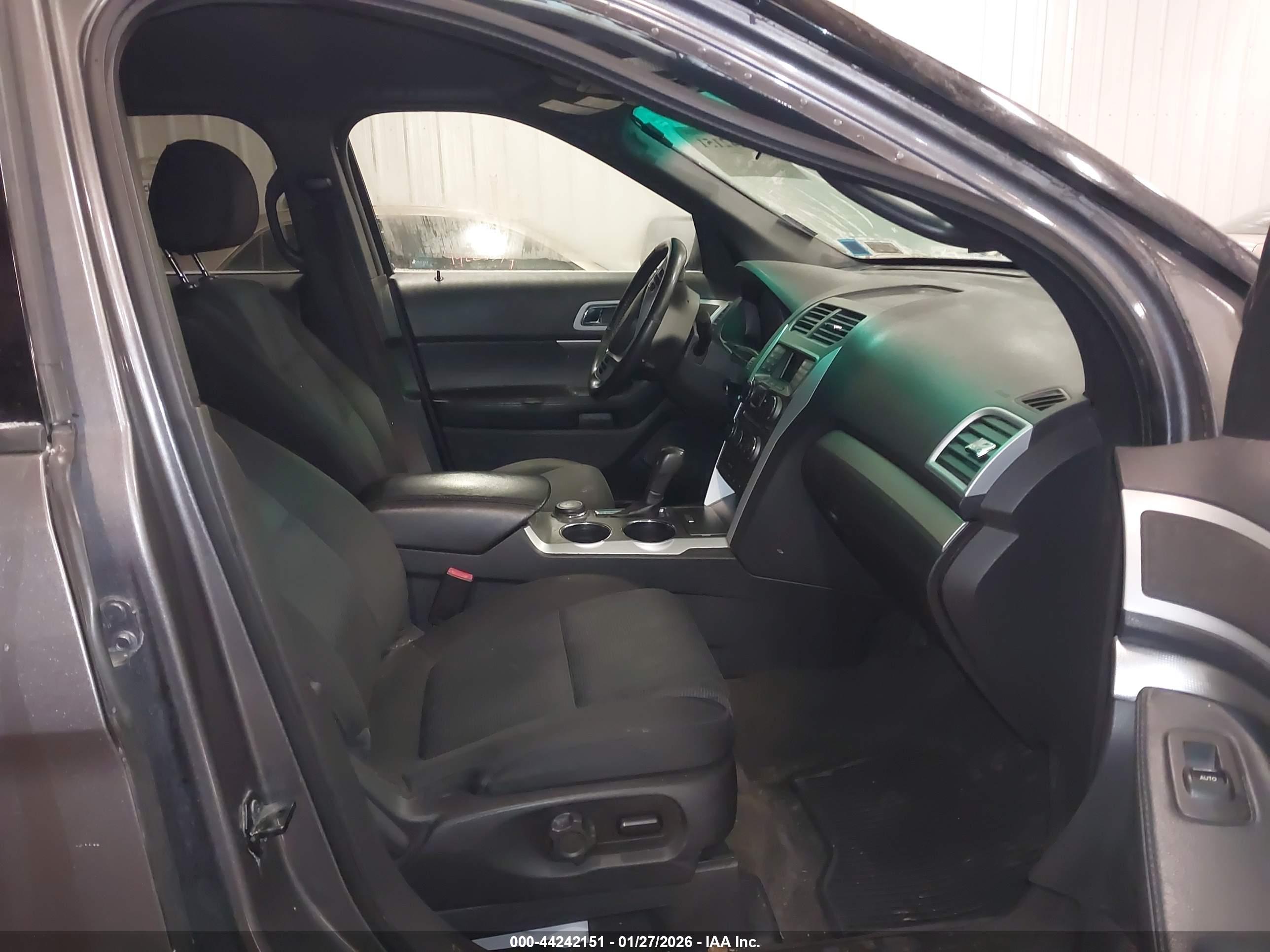 FORD EXPLORER image 5