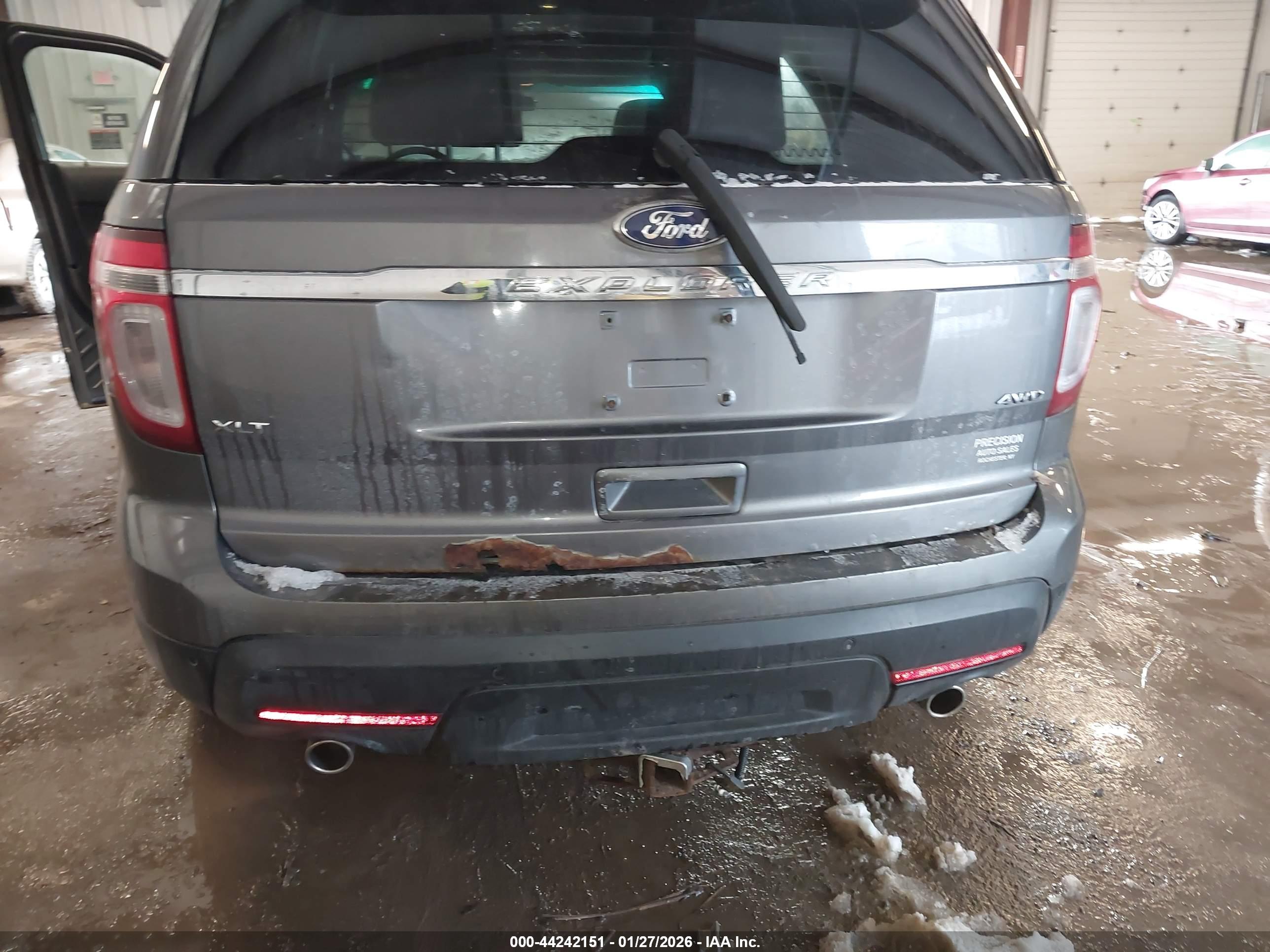 FORD EXPLORER image 6