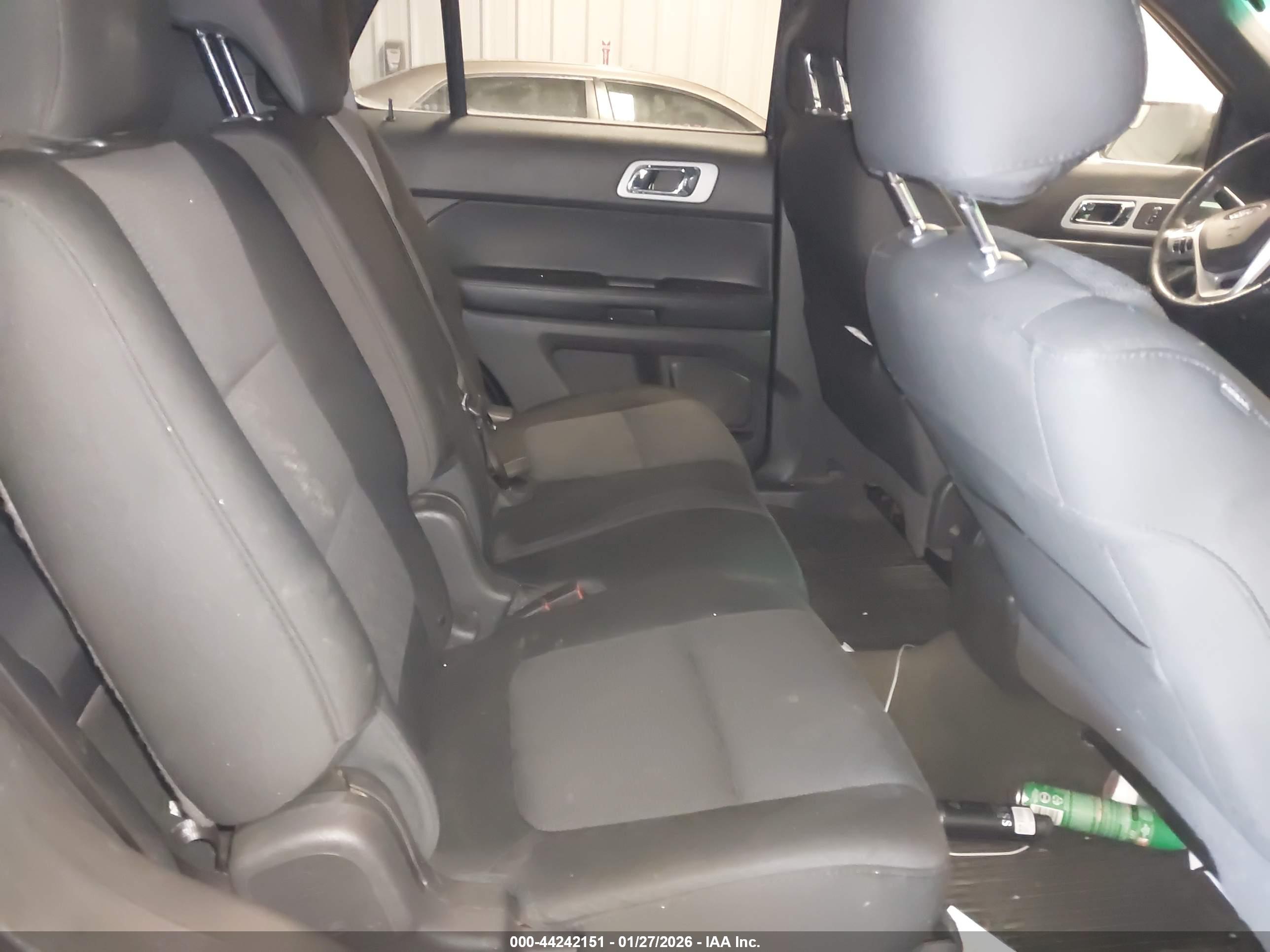 FORD EXPLORER image 8