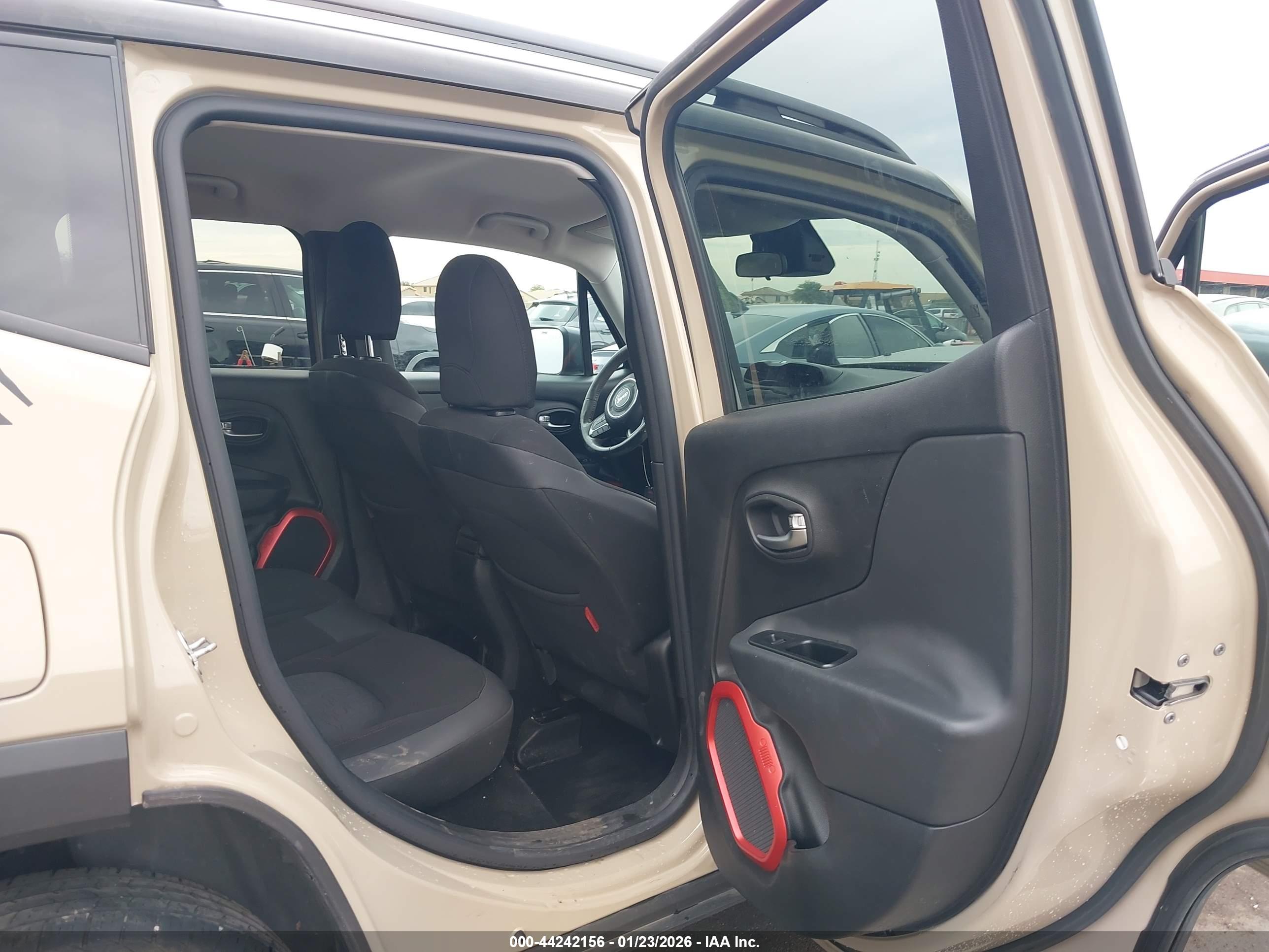 JEEP RENEGADE image 8