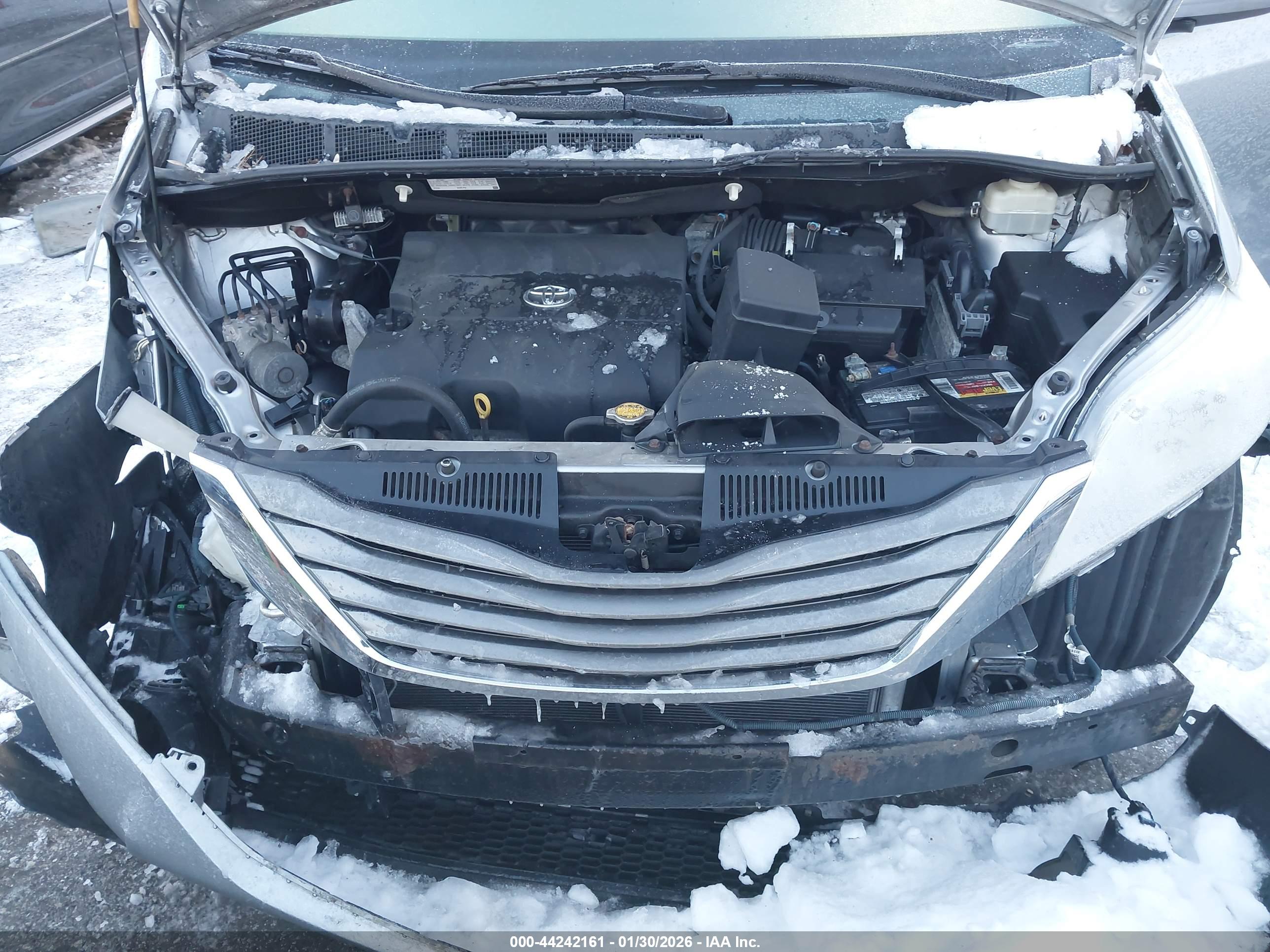 TOYOTA SIENNA image 10