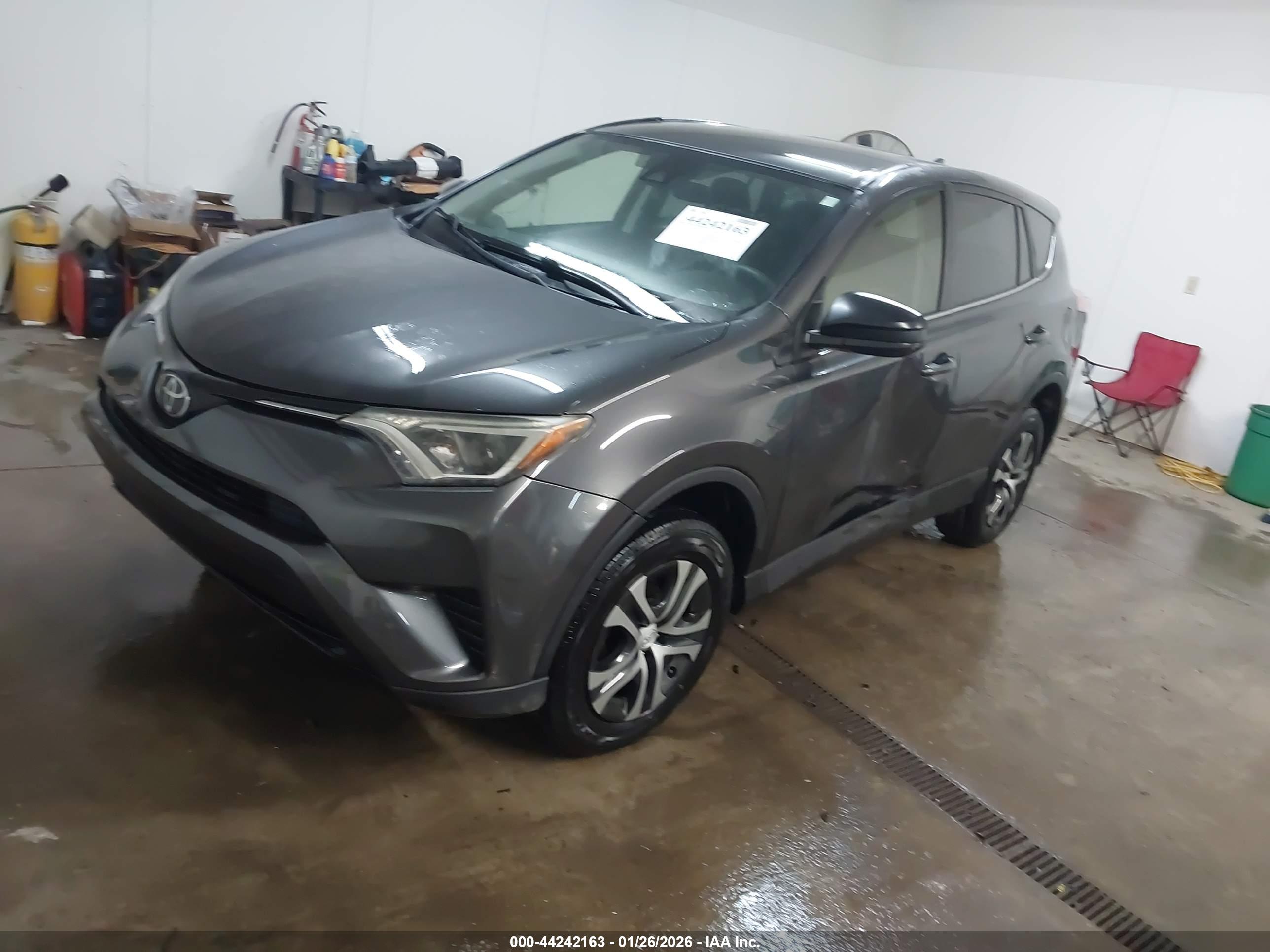 TOYOTA RAV4 image 2