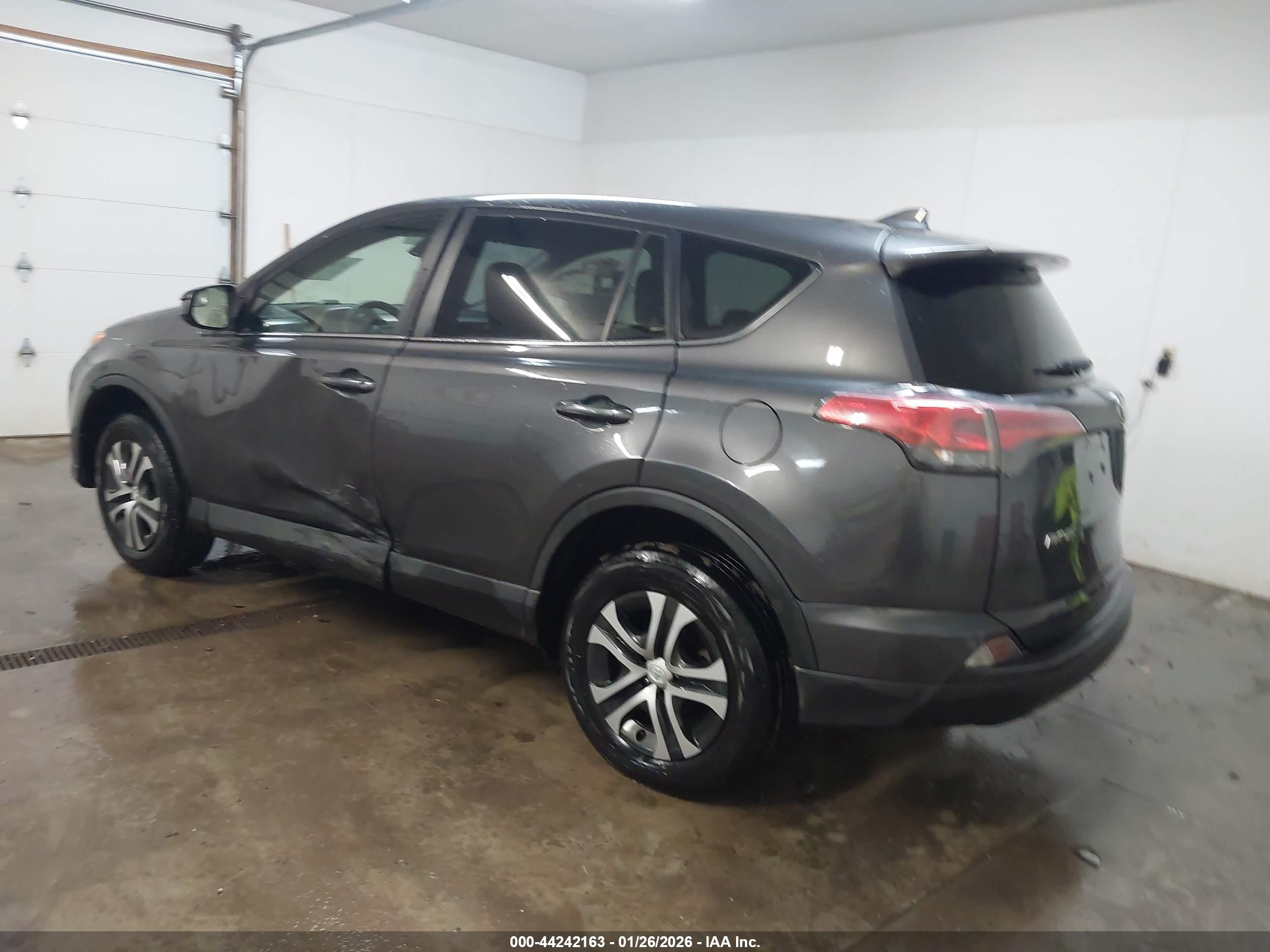 TOYOTA RAV4 image 3