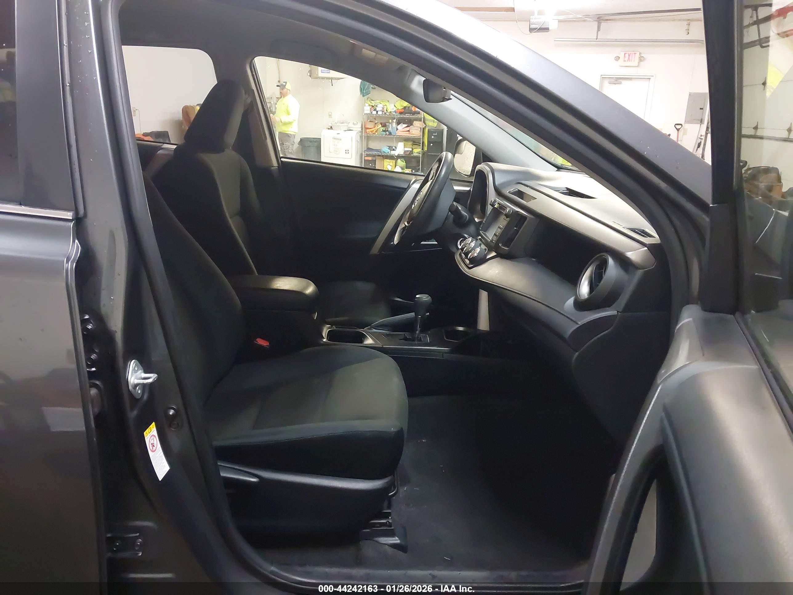 TOYOTA RAV4 image 5
