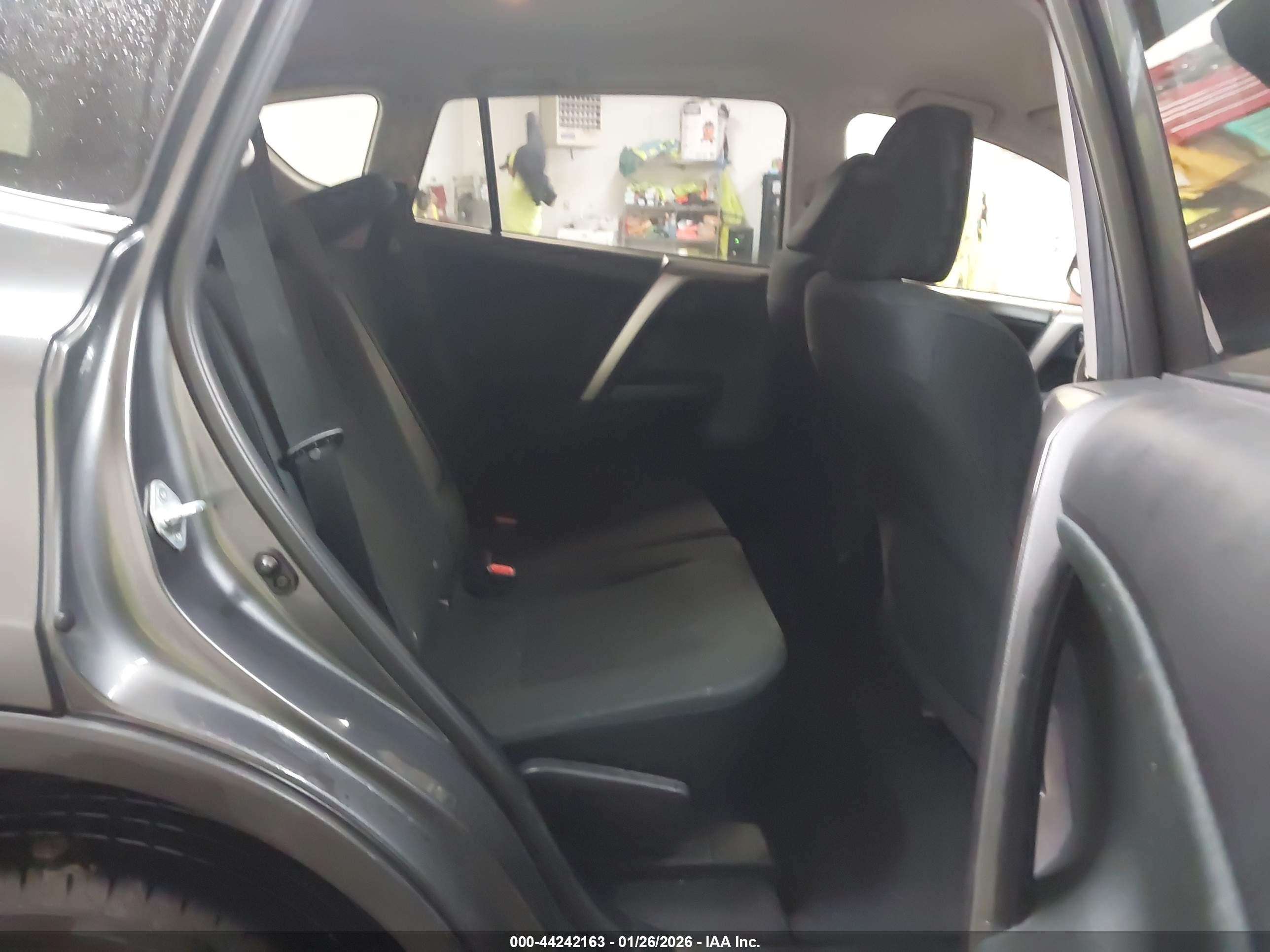 TOYOTA RAV4 image 8