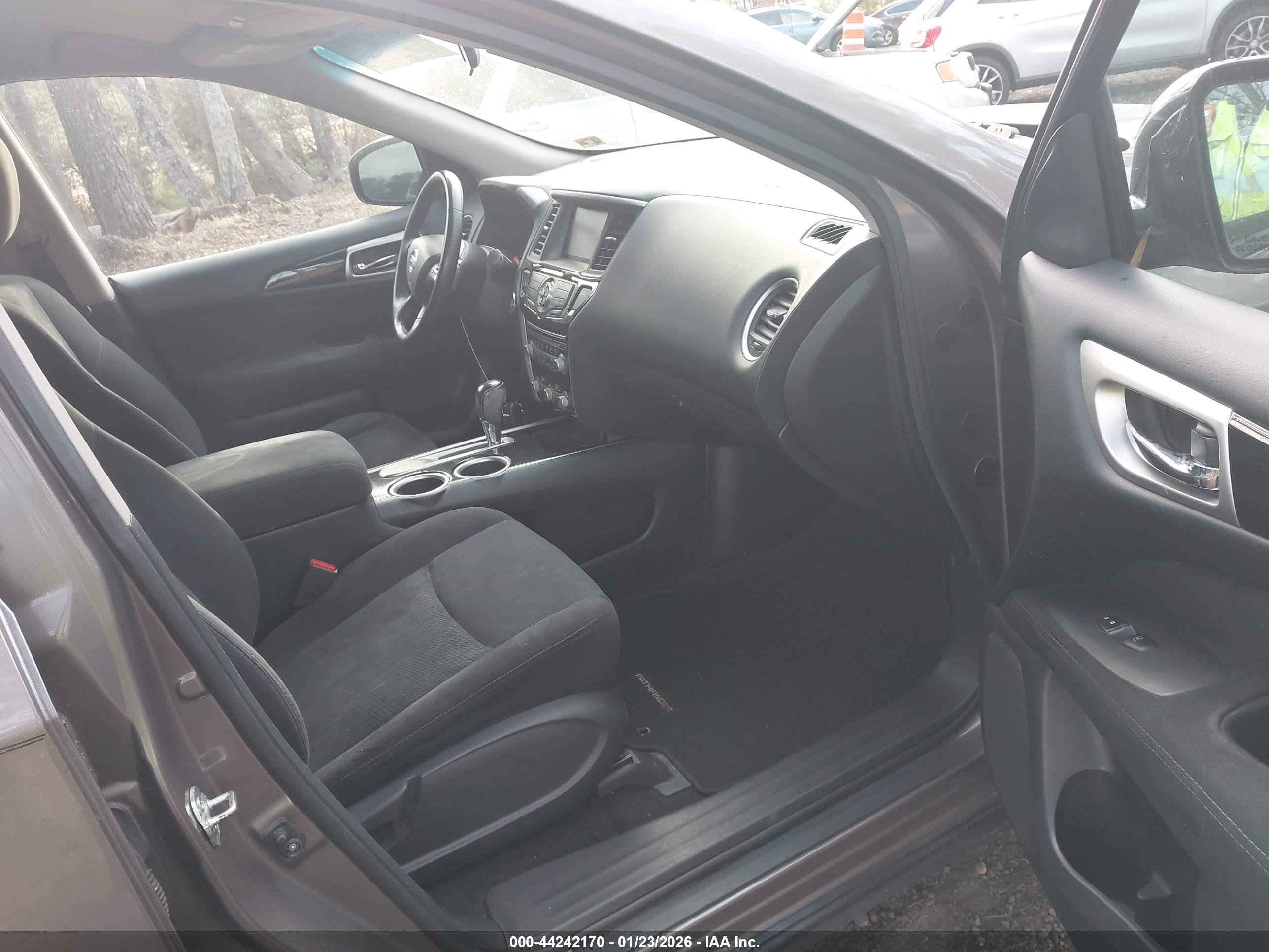 NISSAN PATHFINDER image 5