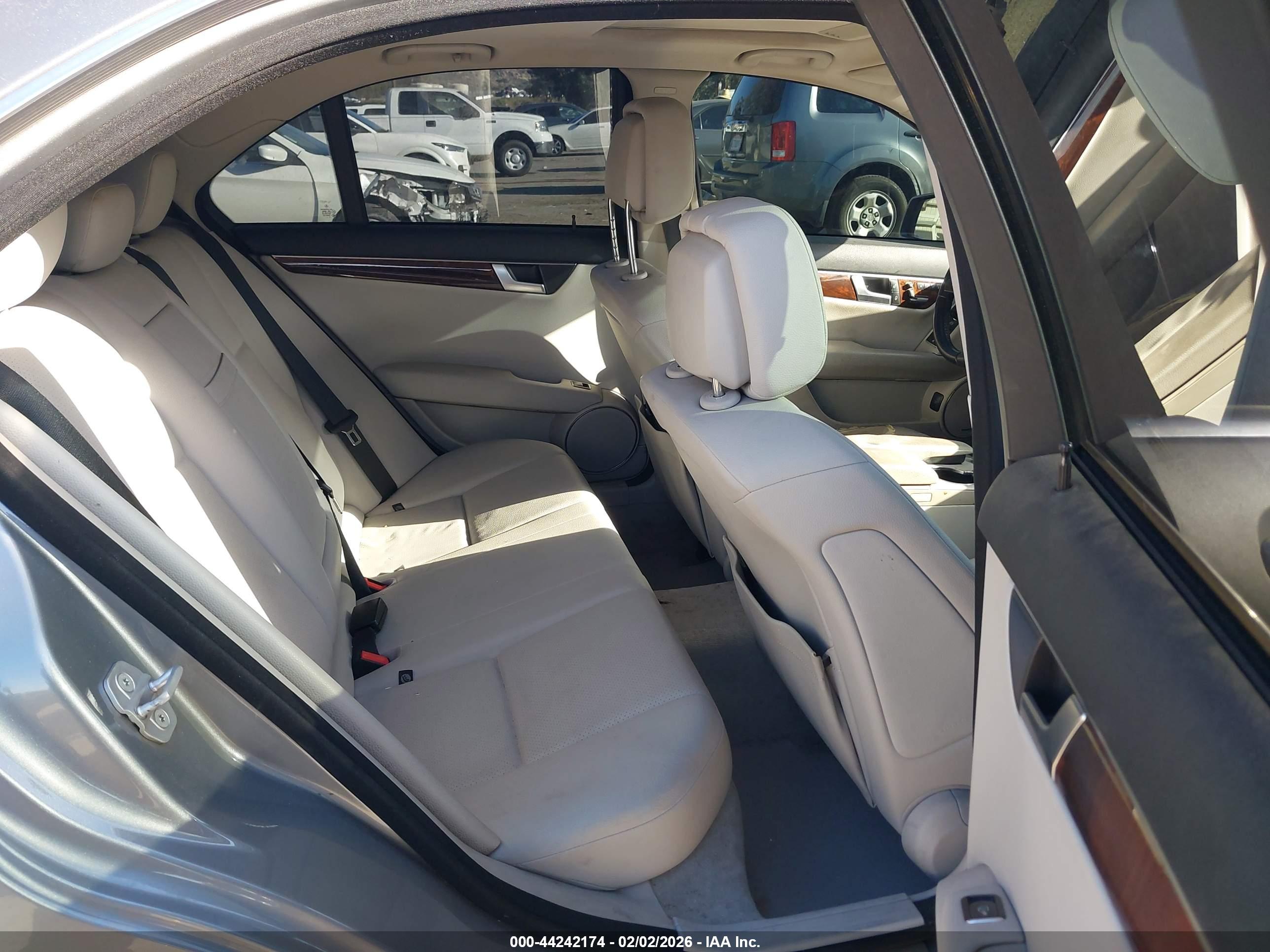 MERCEDES-BENZ C image 8