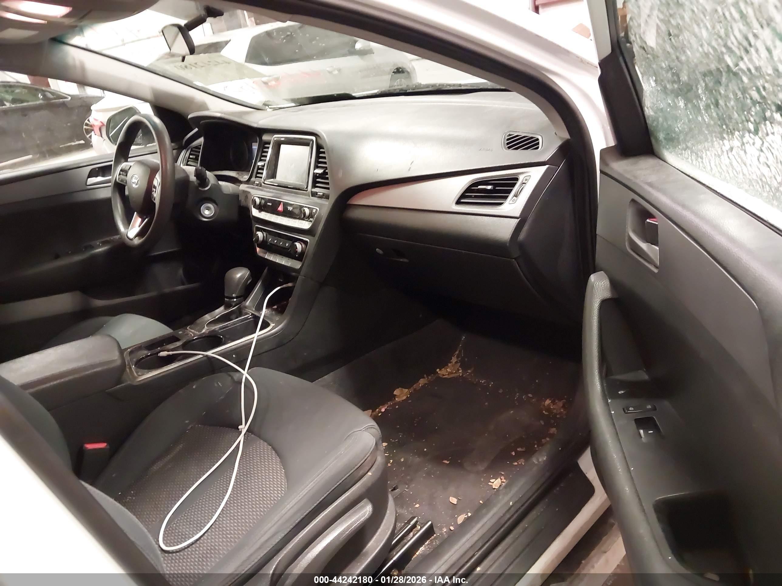 HYUNDAI SONATA image 5