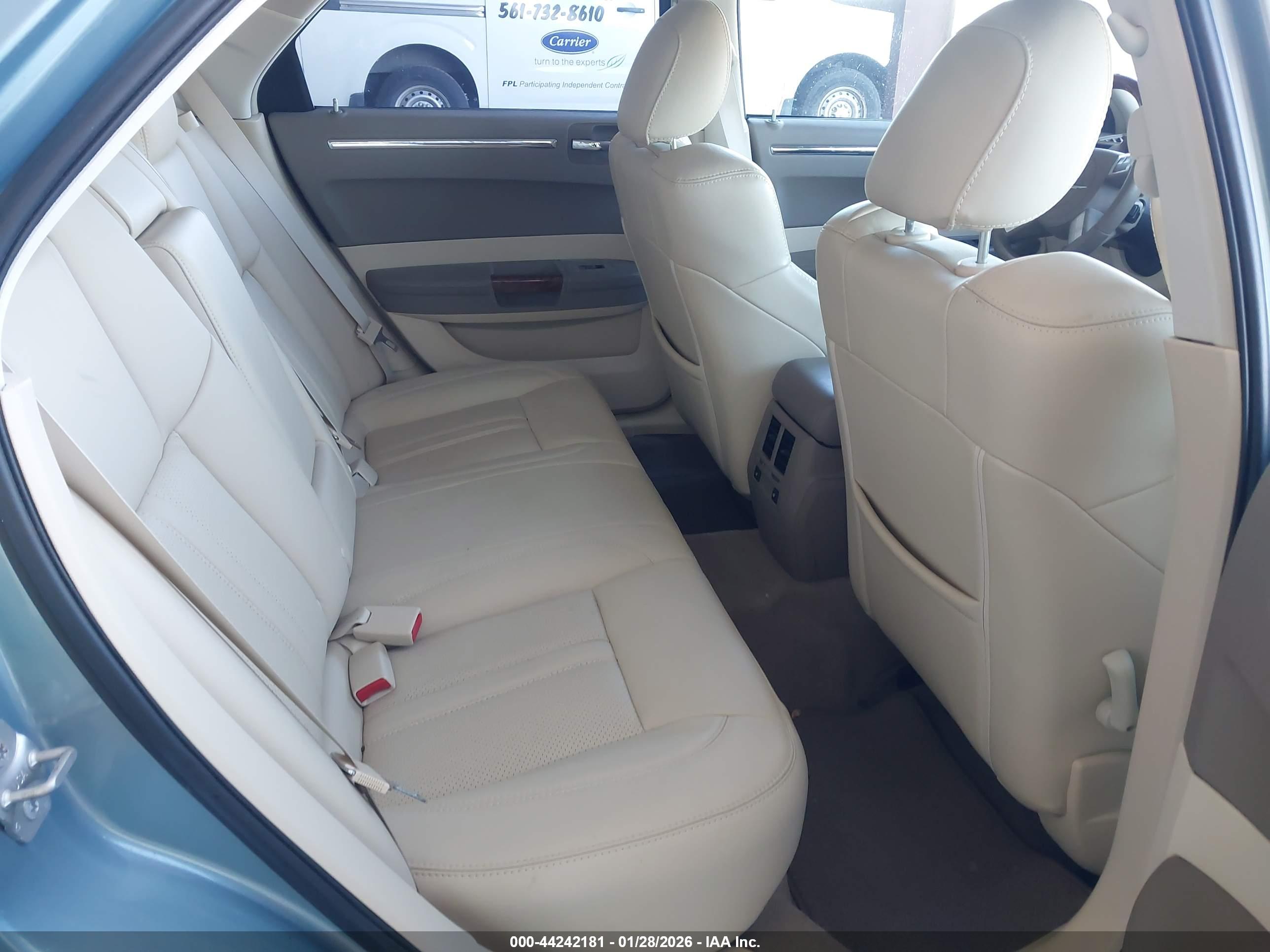CHRYSLER 300C image 8