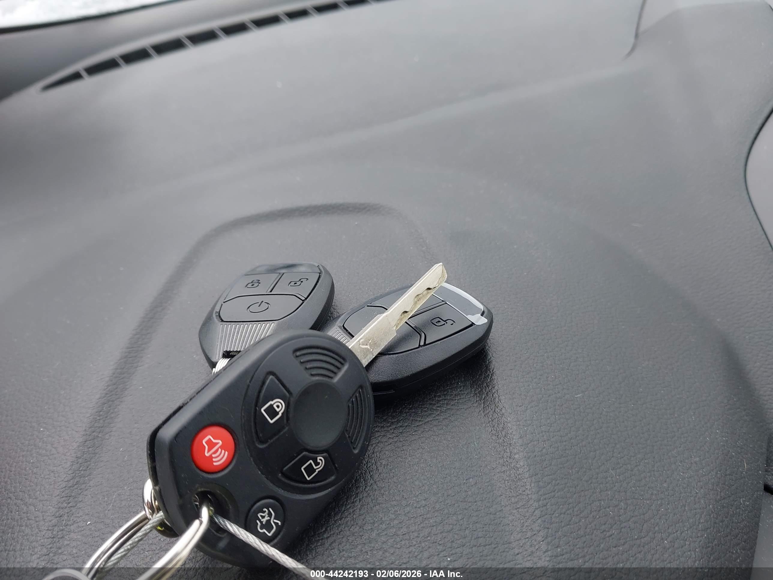 FORD ESCAPE image 11