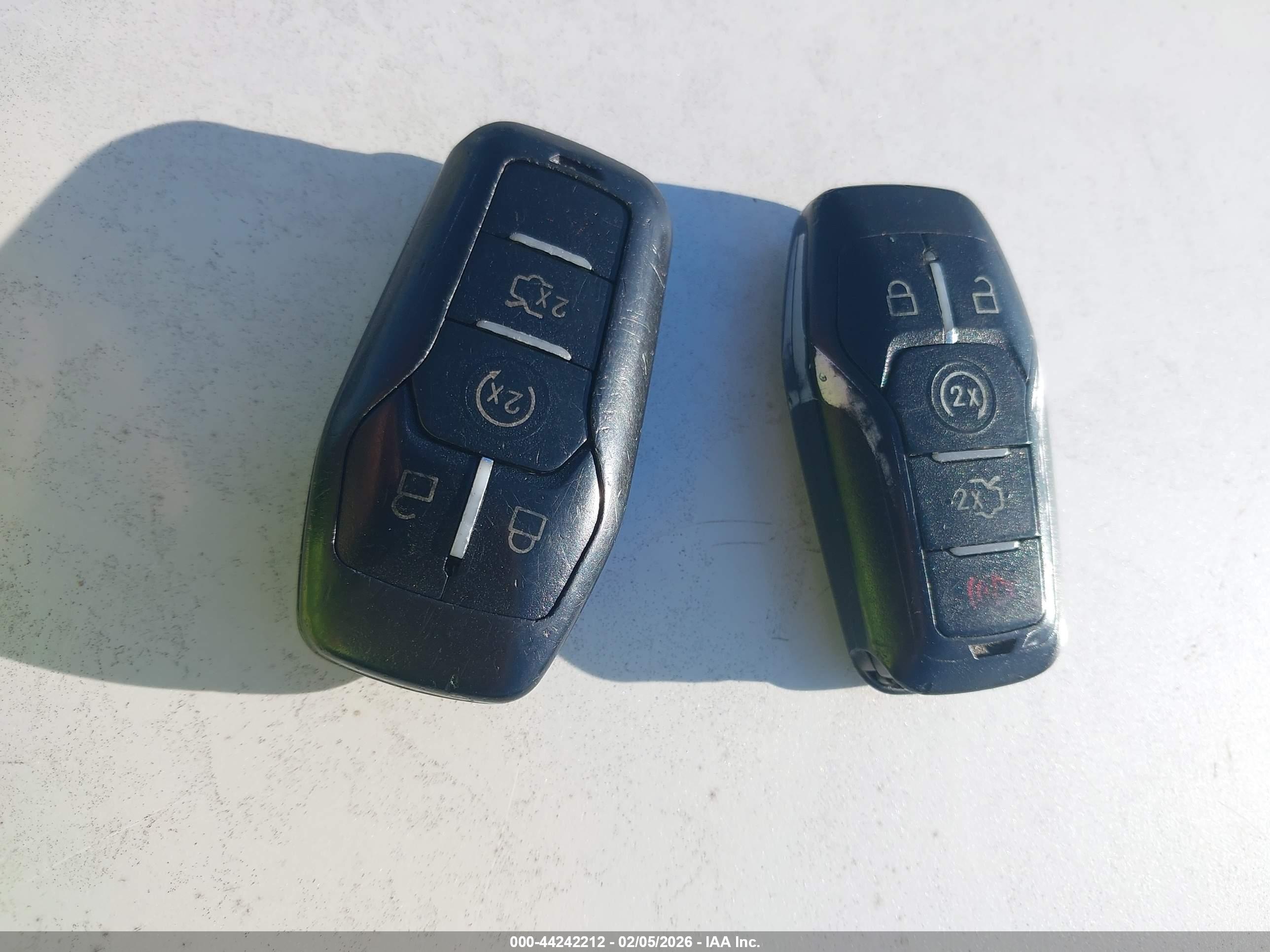 FORD FUSION image 11