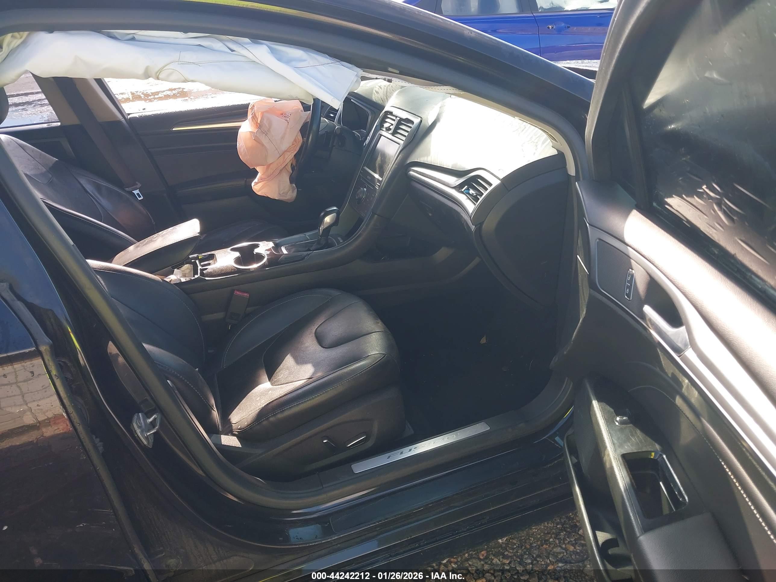 FORD FUSION image 5