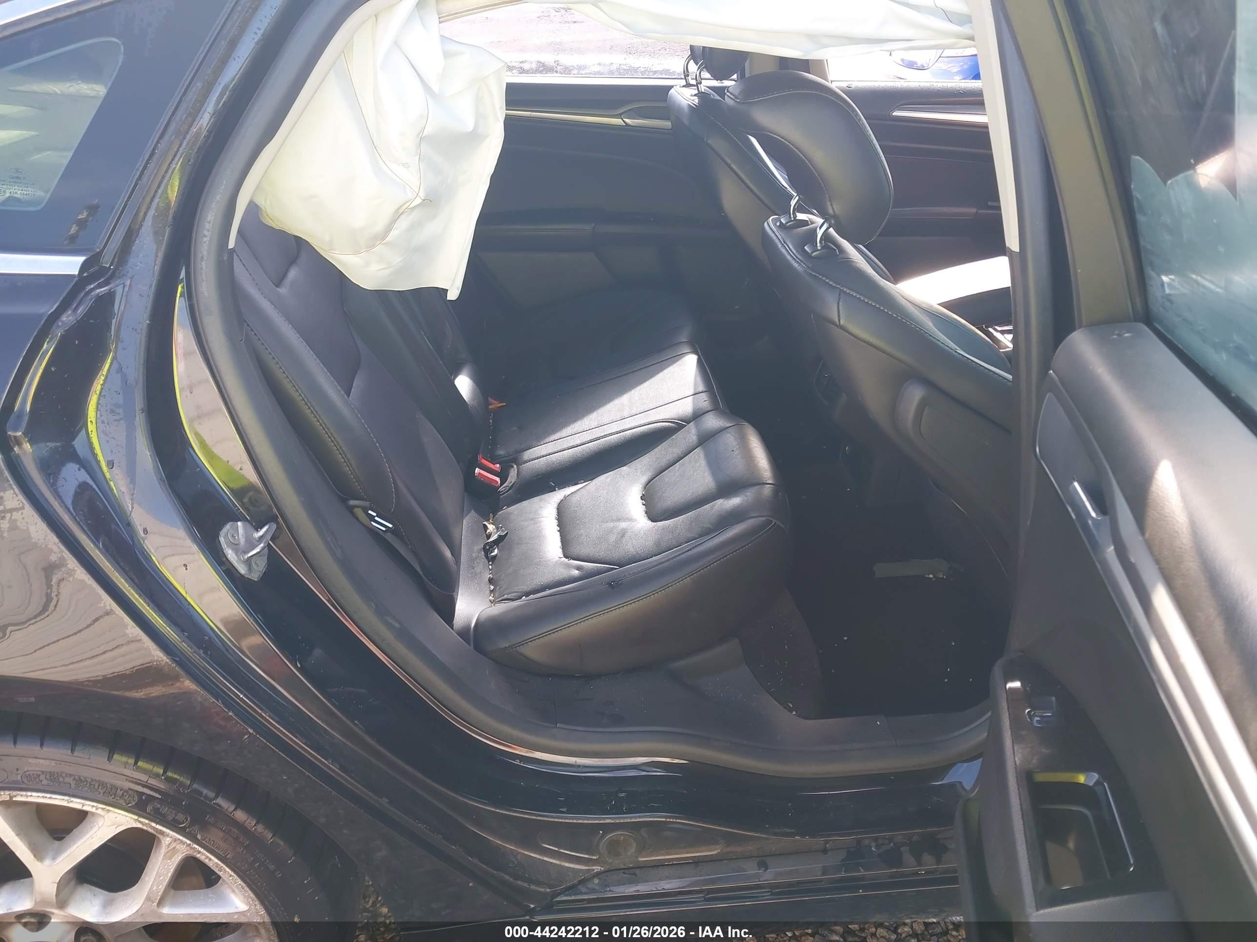 FORD FUSION image 8
