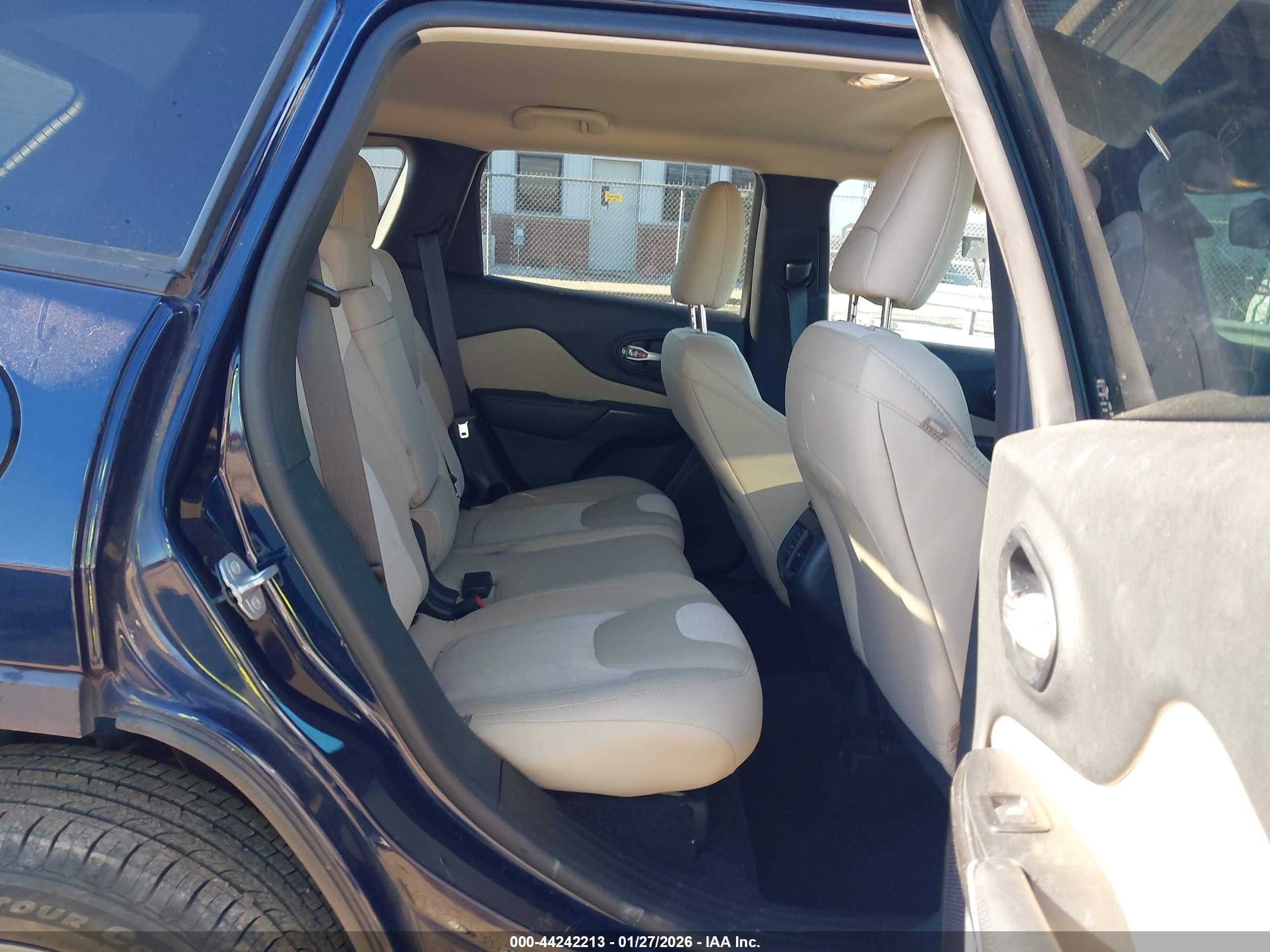 JEEP CHEROKEE image 8
