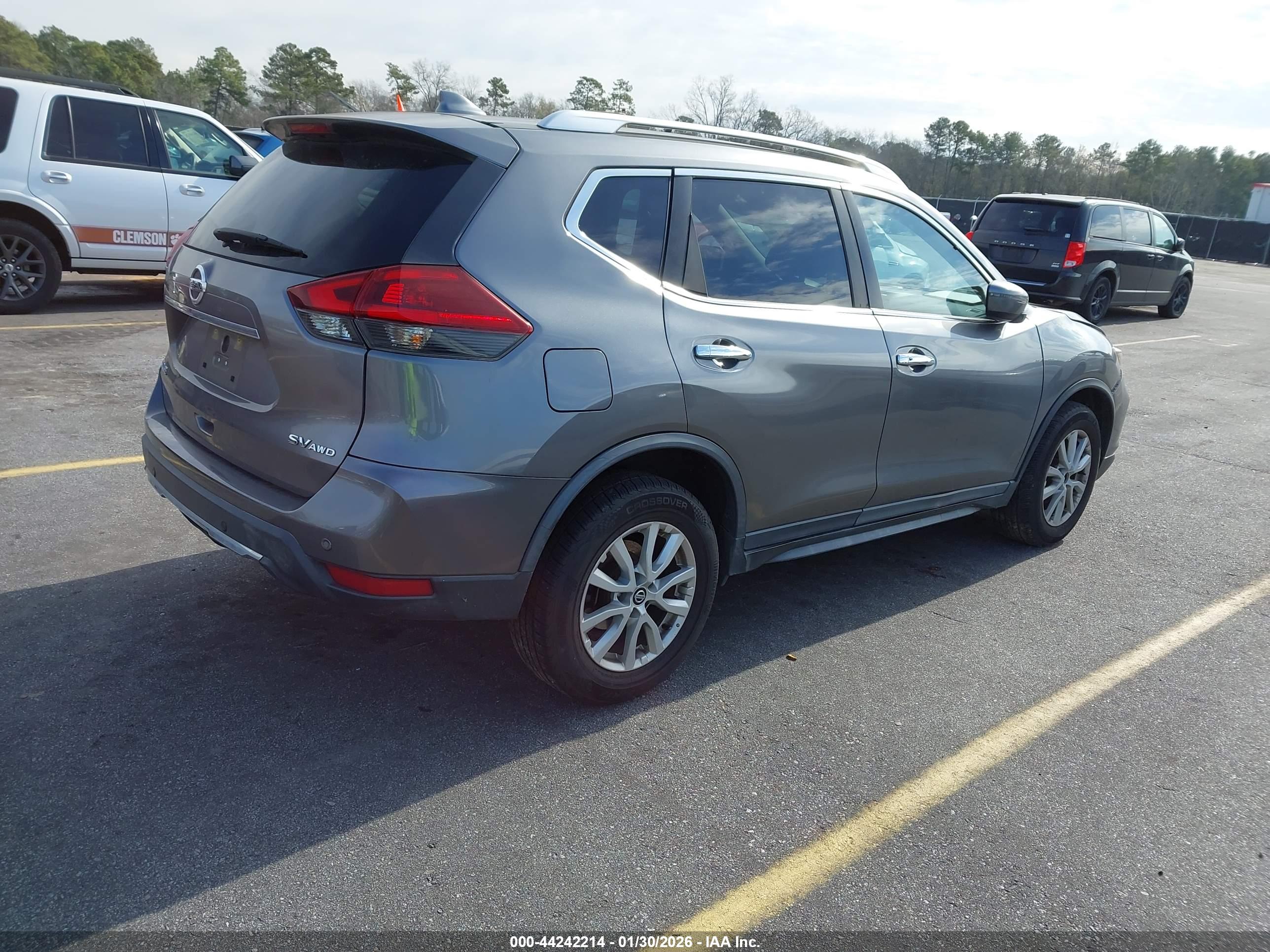 NISSAN ROGUE image 4
