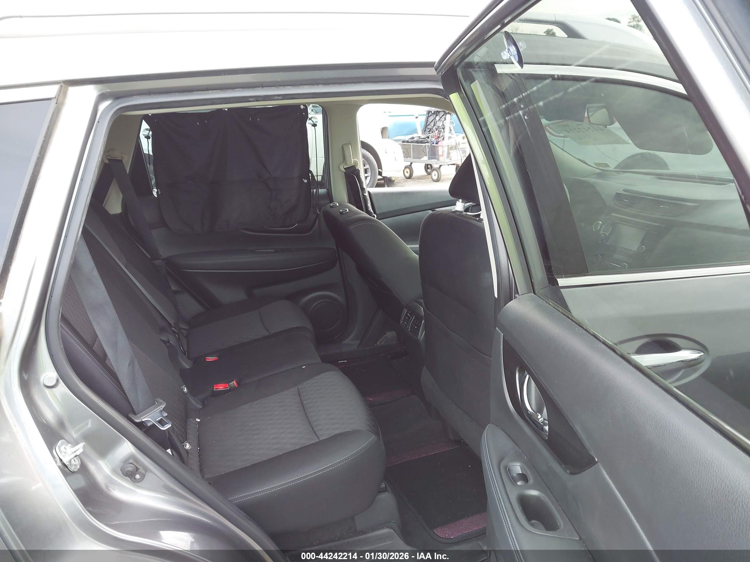 NISSAN ROGUE image 8