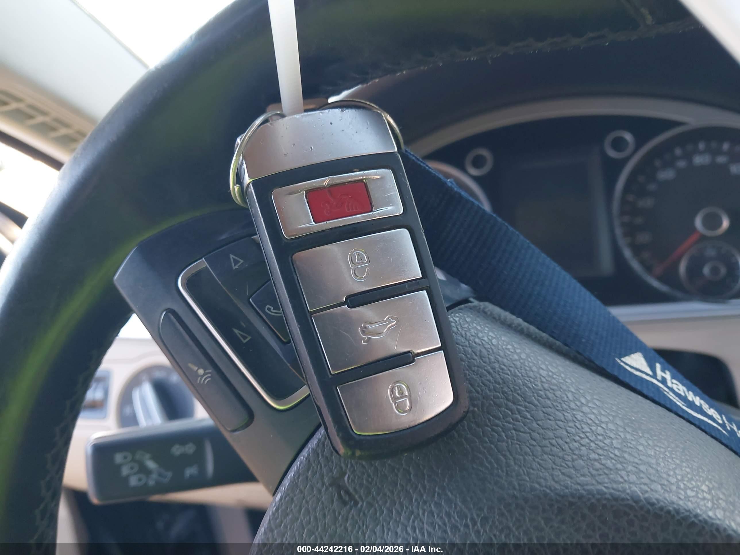 VOLKSWAGEN CC image 11