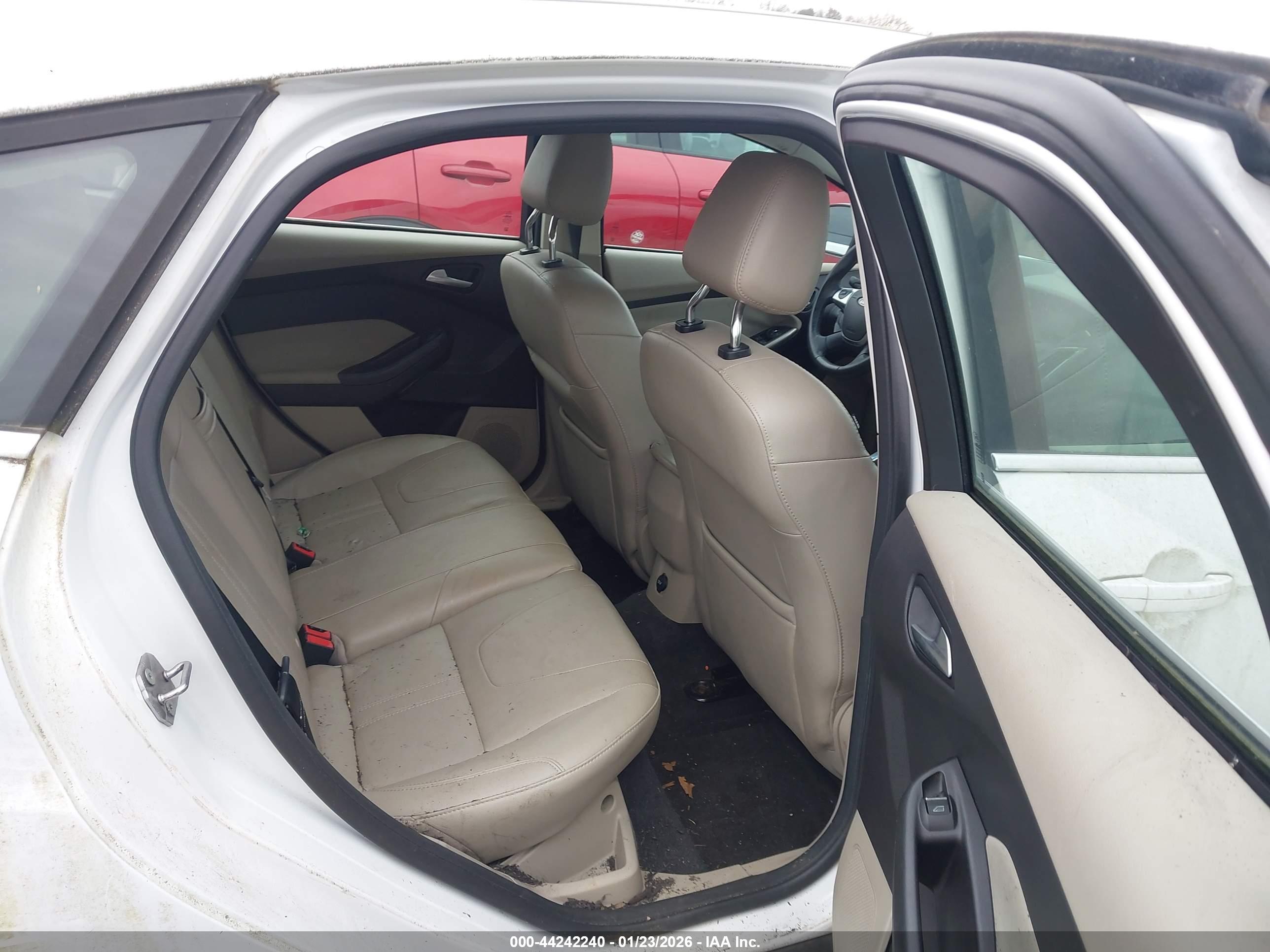 FORD FOCUS image 8