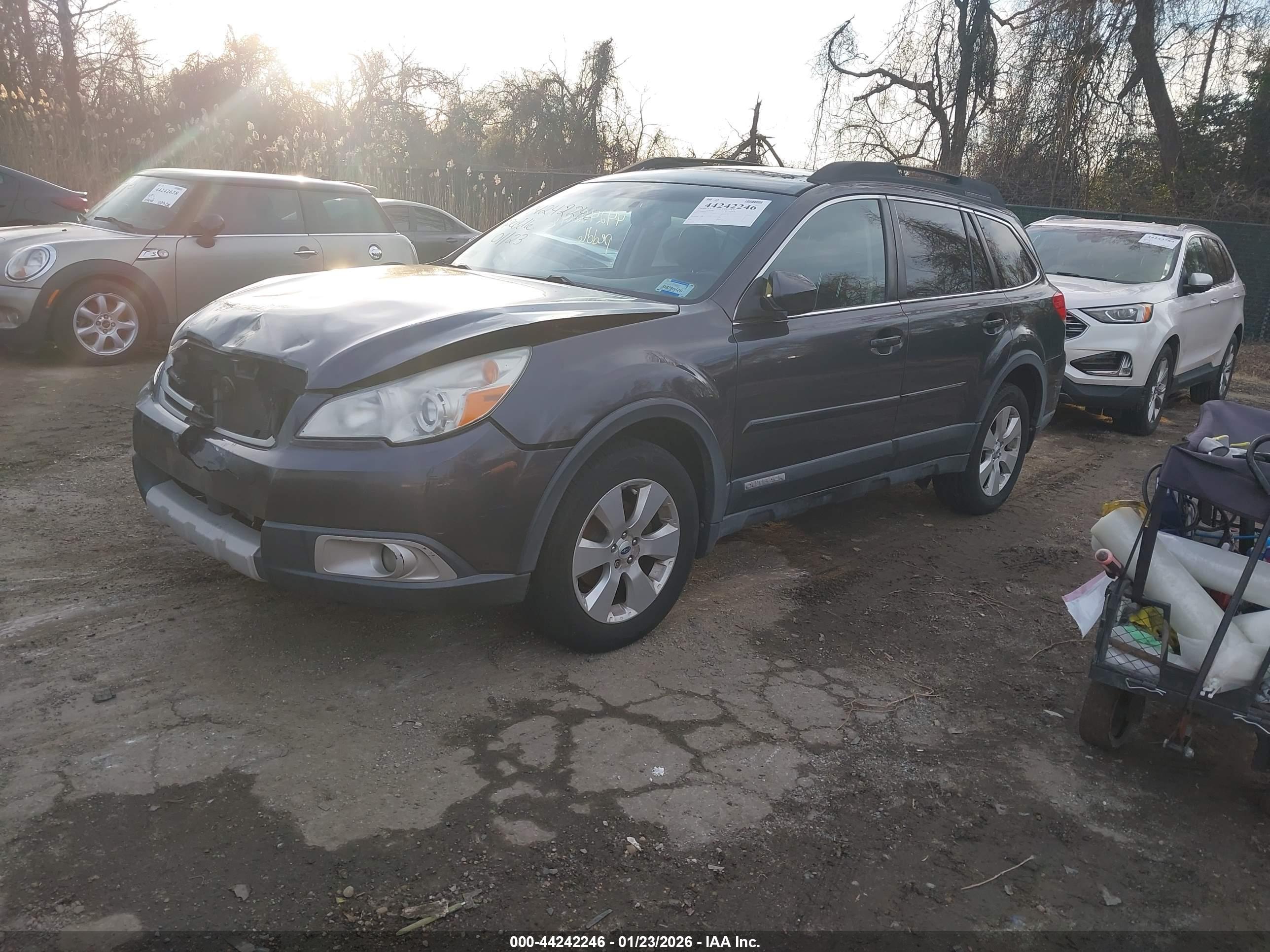 SUBARU OUTBACK image 2
