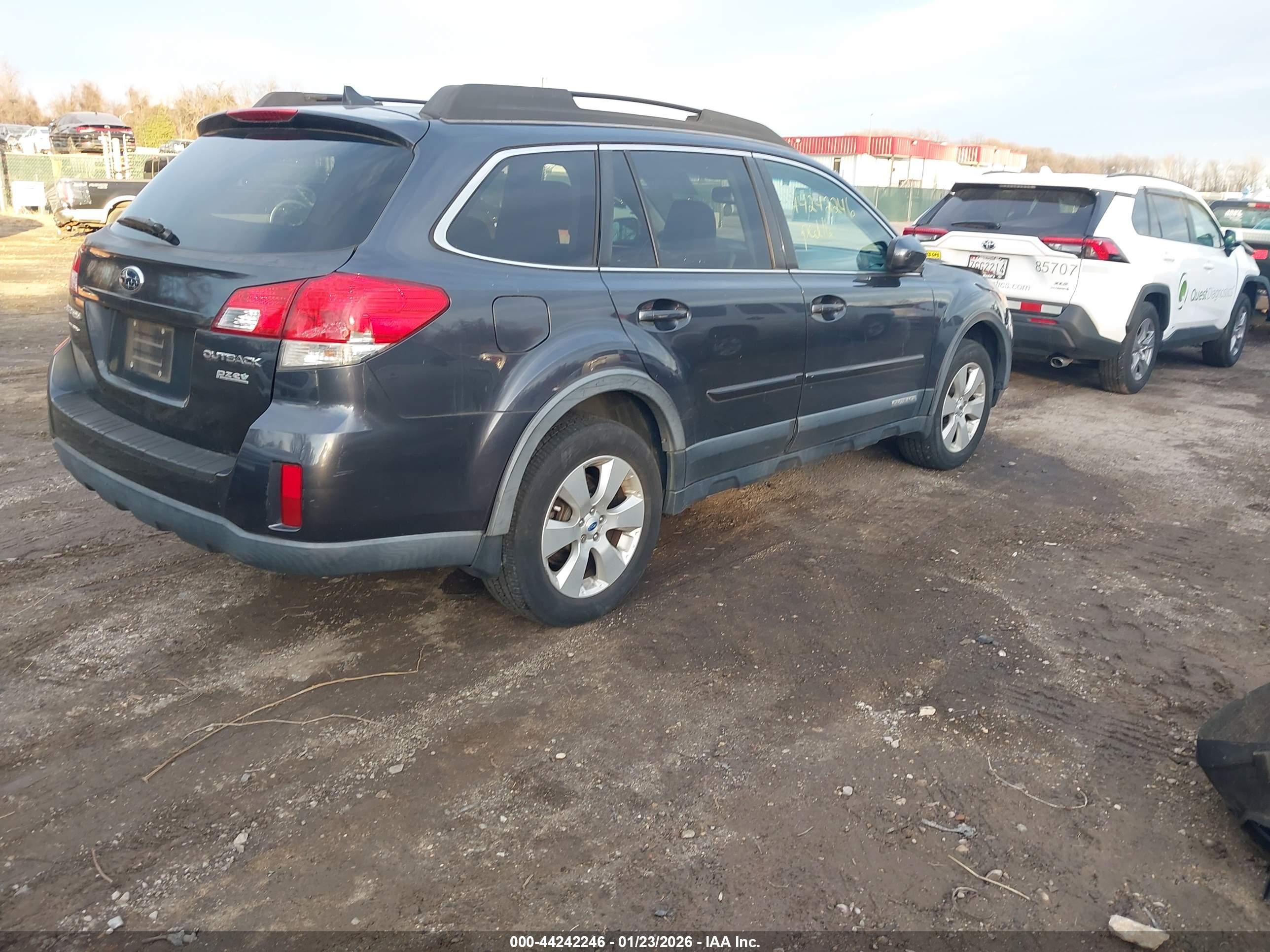 SUBARU OUTBACK image 4