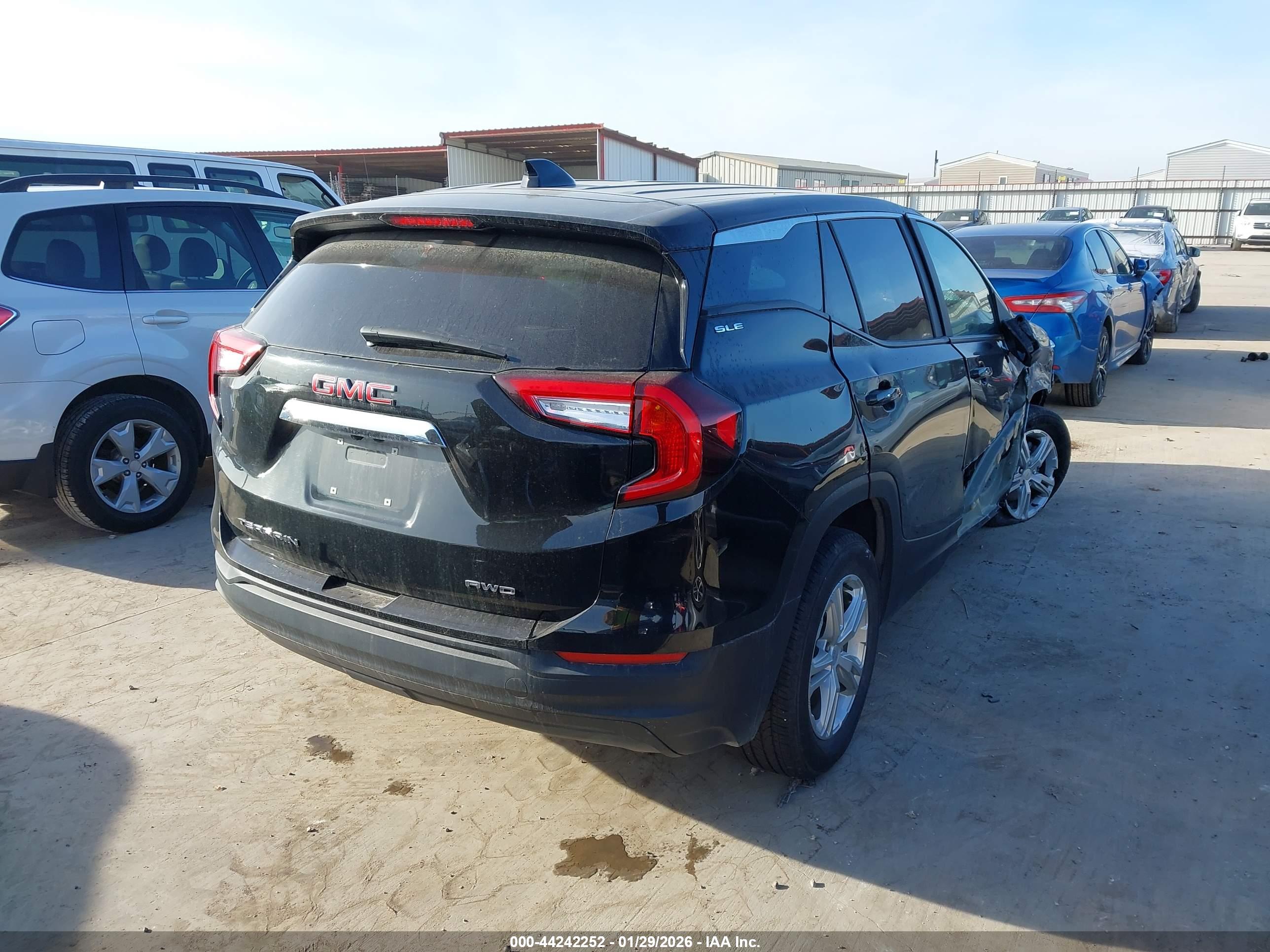 GMC TERRAIN image 4
