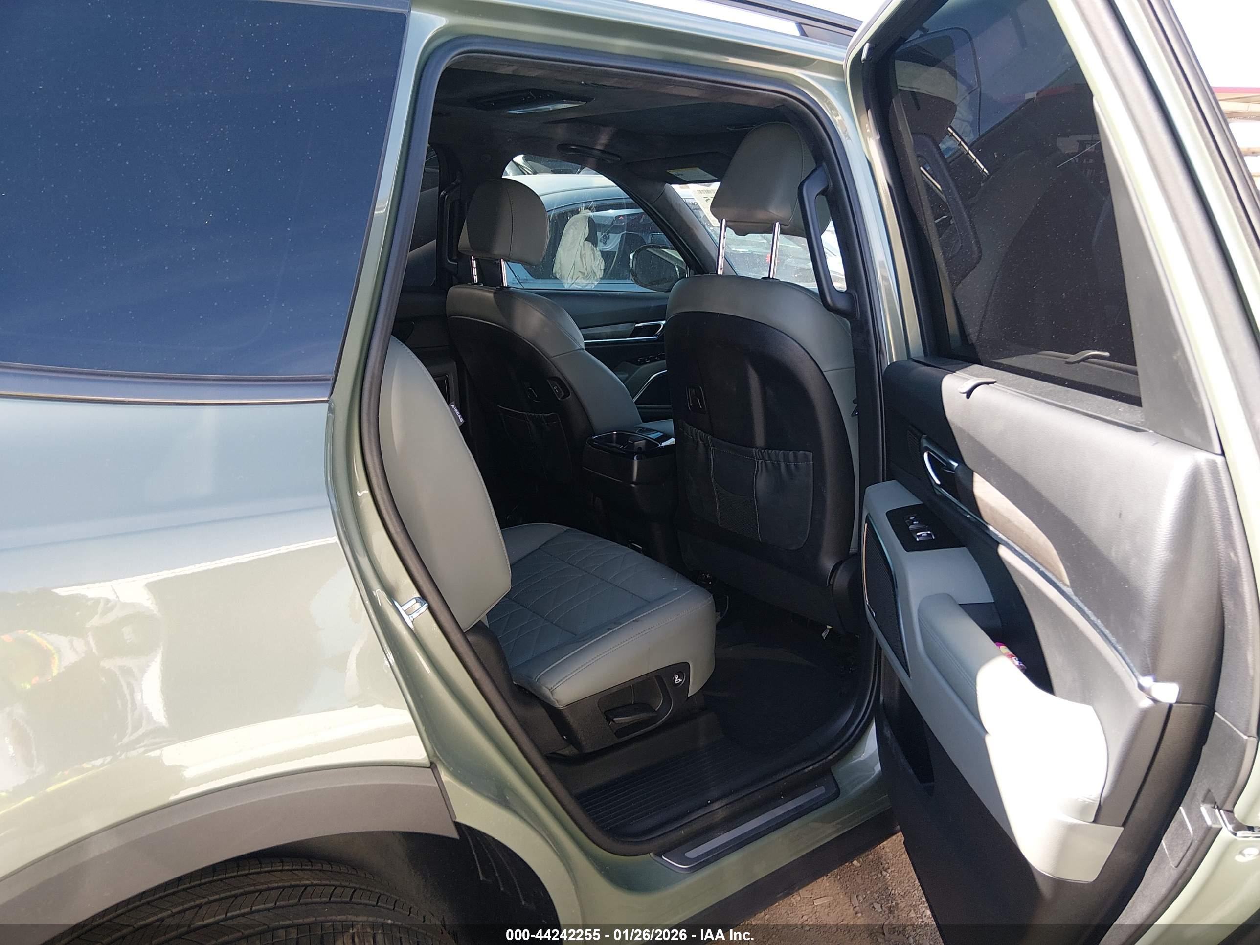 KIA TELLURIDE image 8