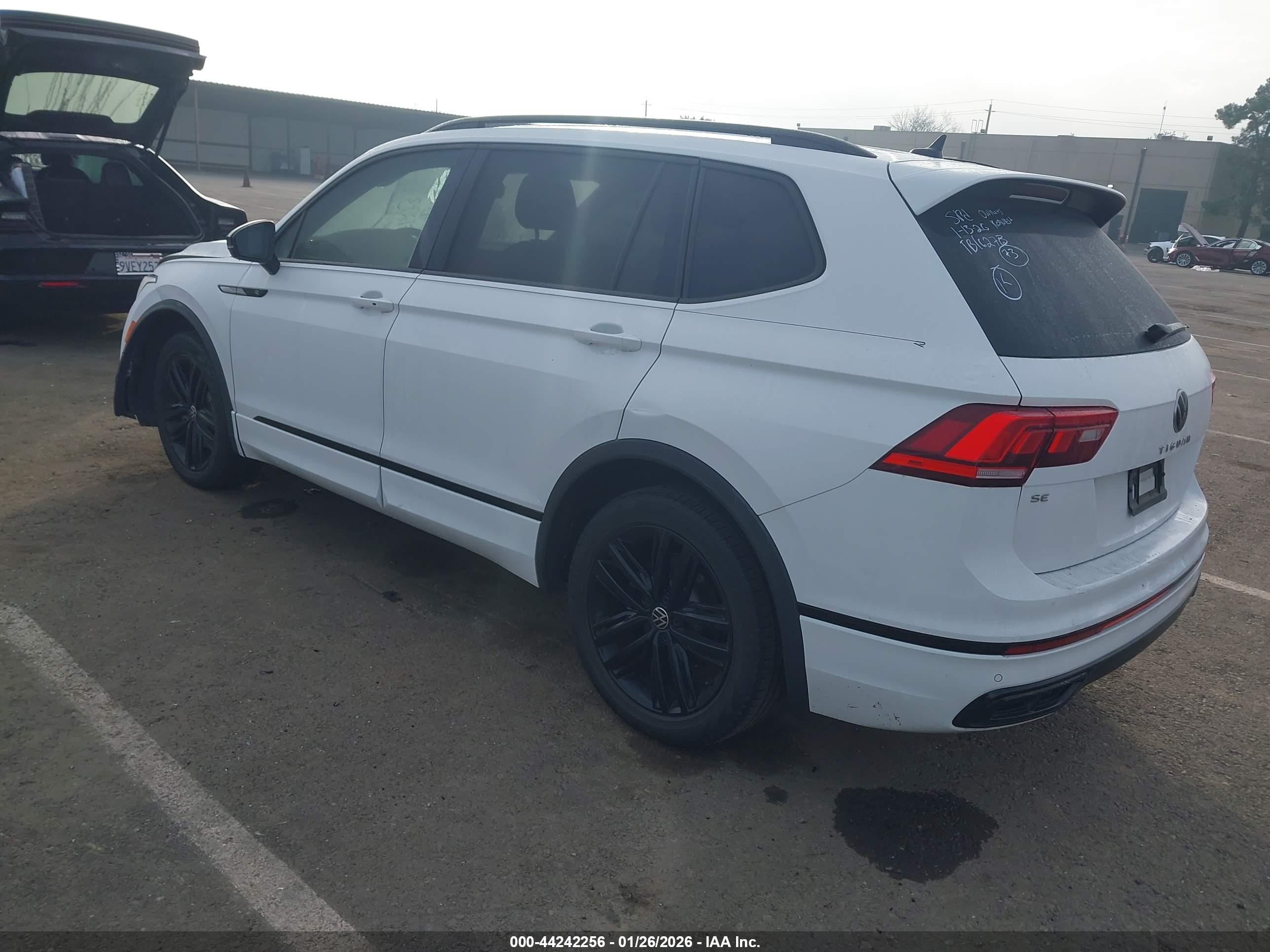 VOLKSWAGEN TIGUAN image 3