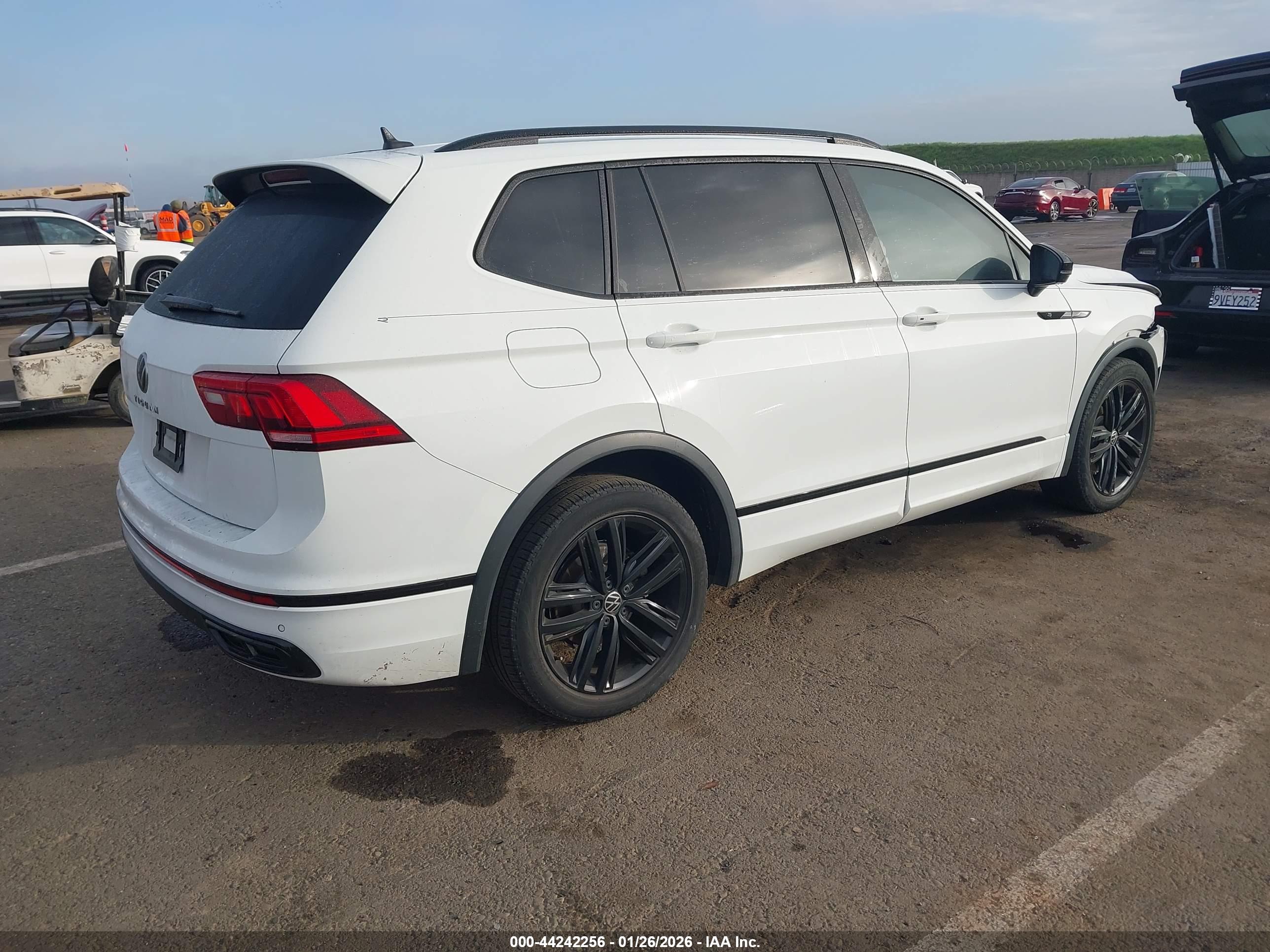 VOLKSWAGEN TIGUAN image 4
