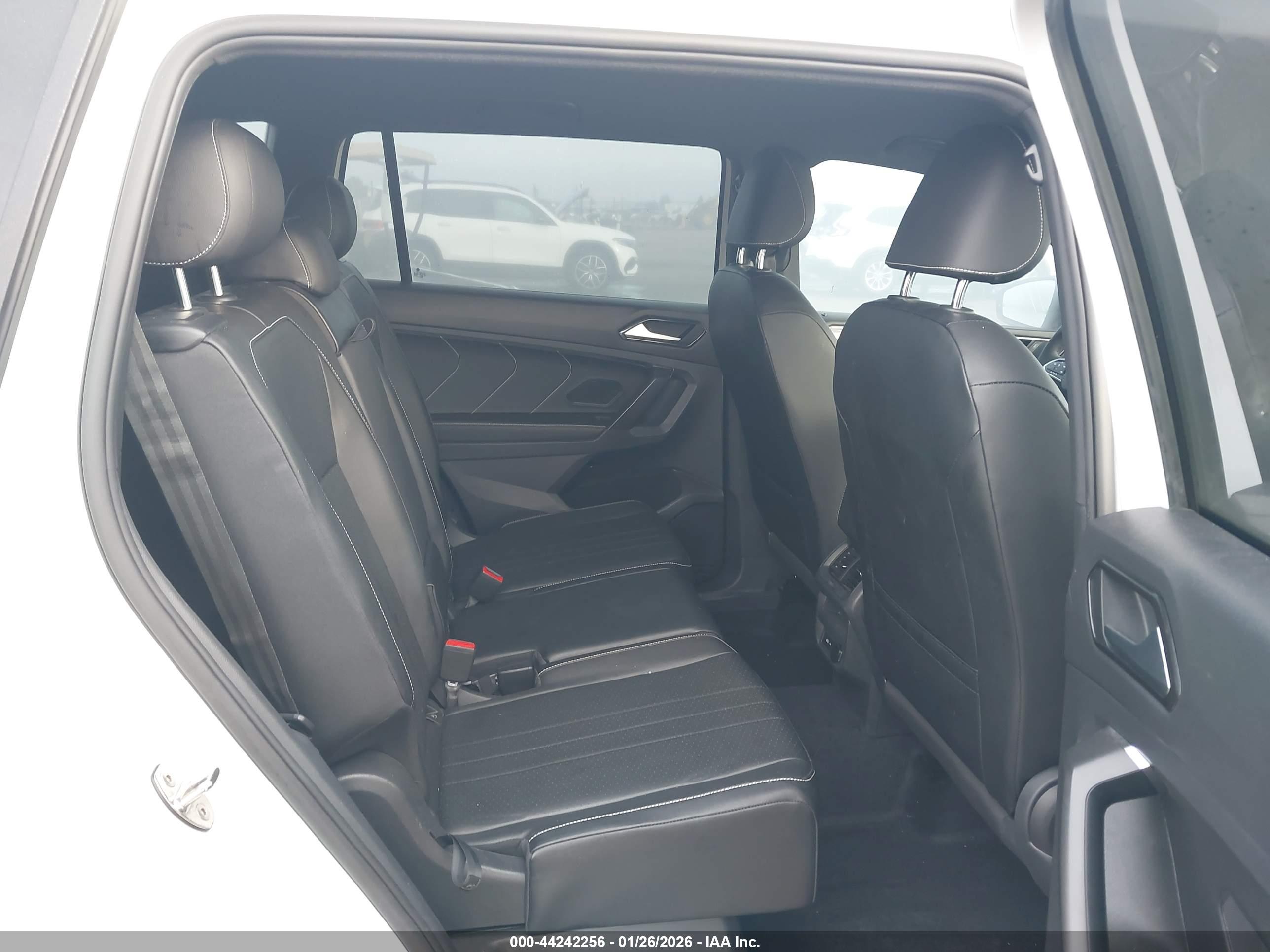 VOLKSWAGEN TIGUAN image 8