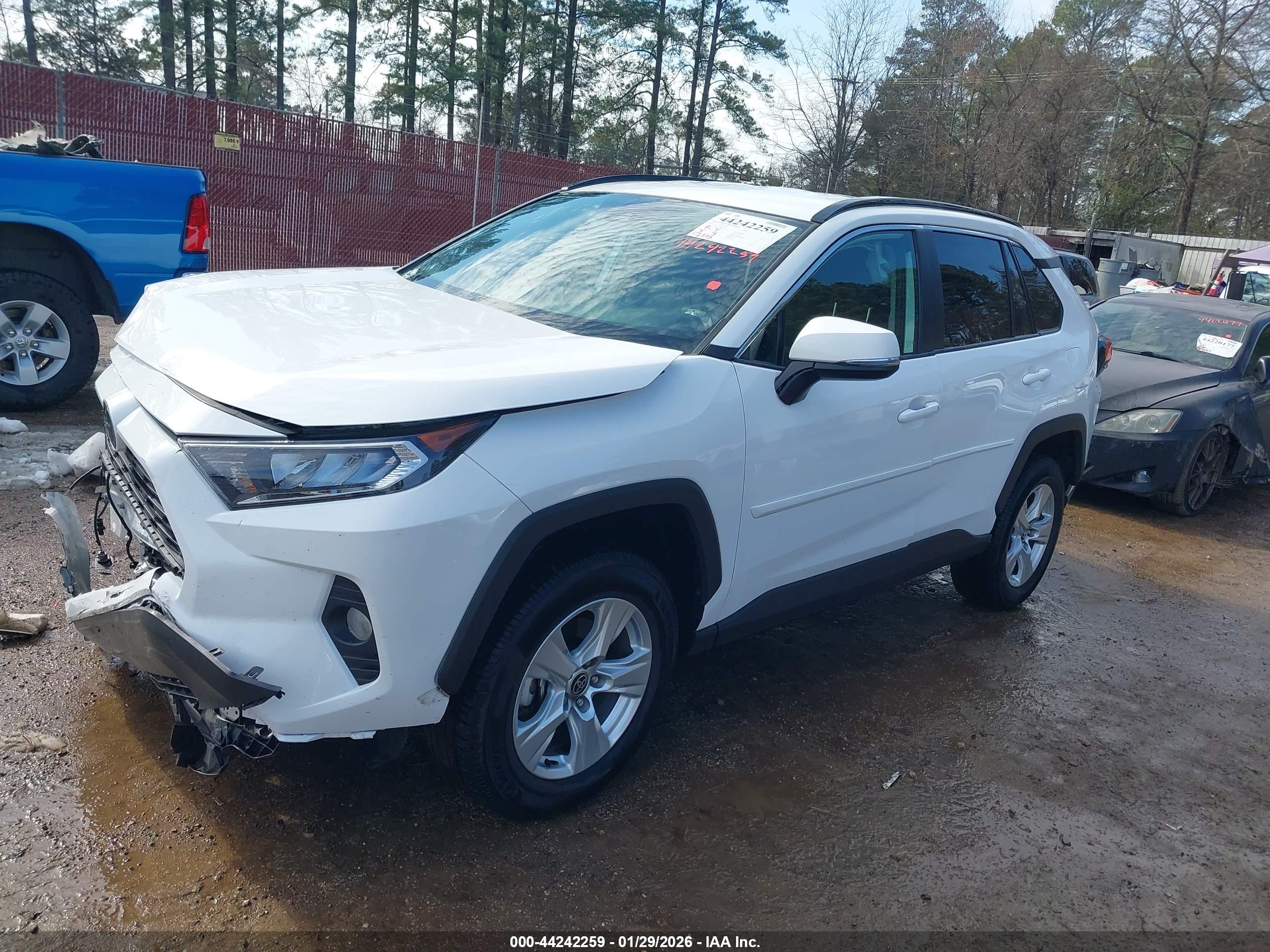 TOYOTA RAV4 image 2