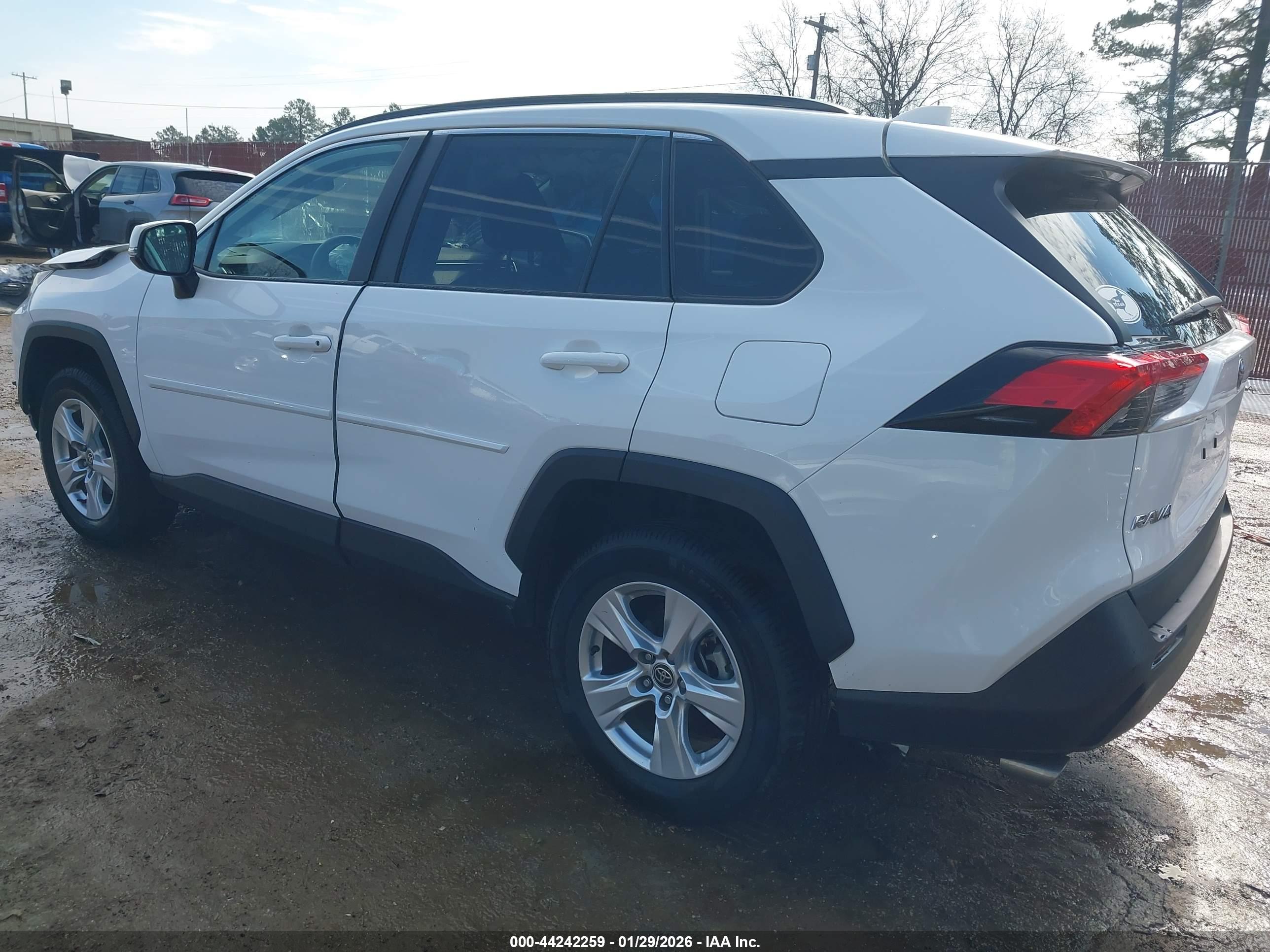 TOYOTA RAV4 image 3
