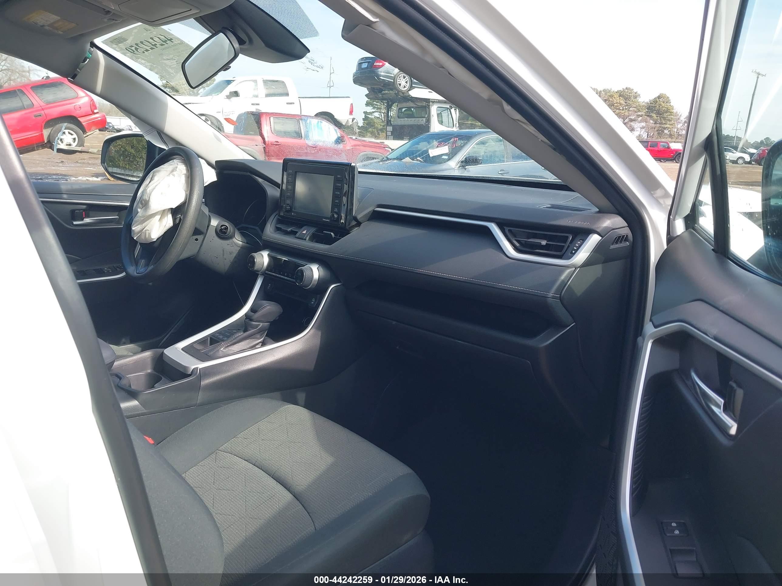 TOYOTA RAV4 image 5