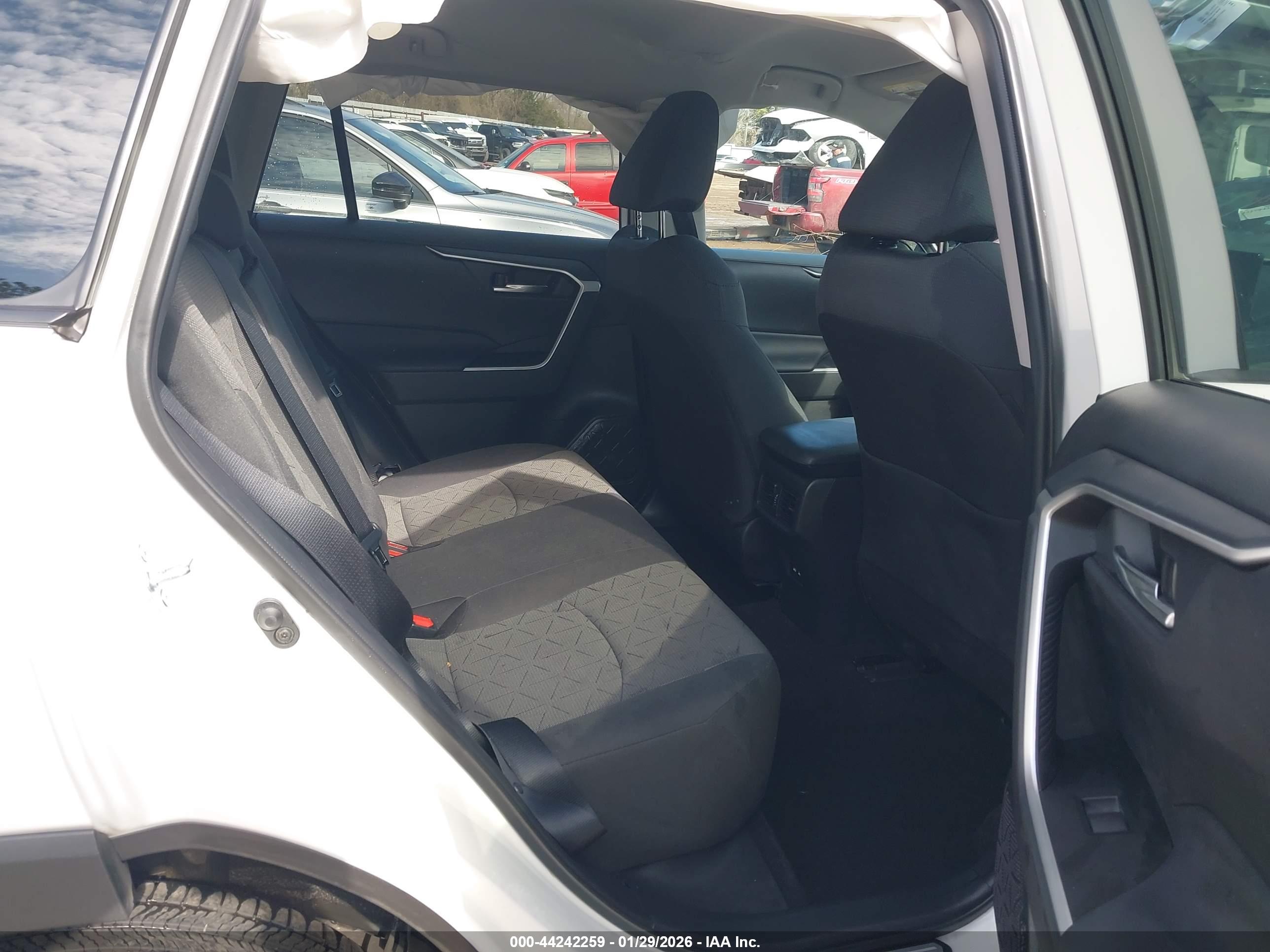 TOYOTA RAV4 image 8
