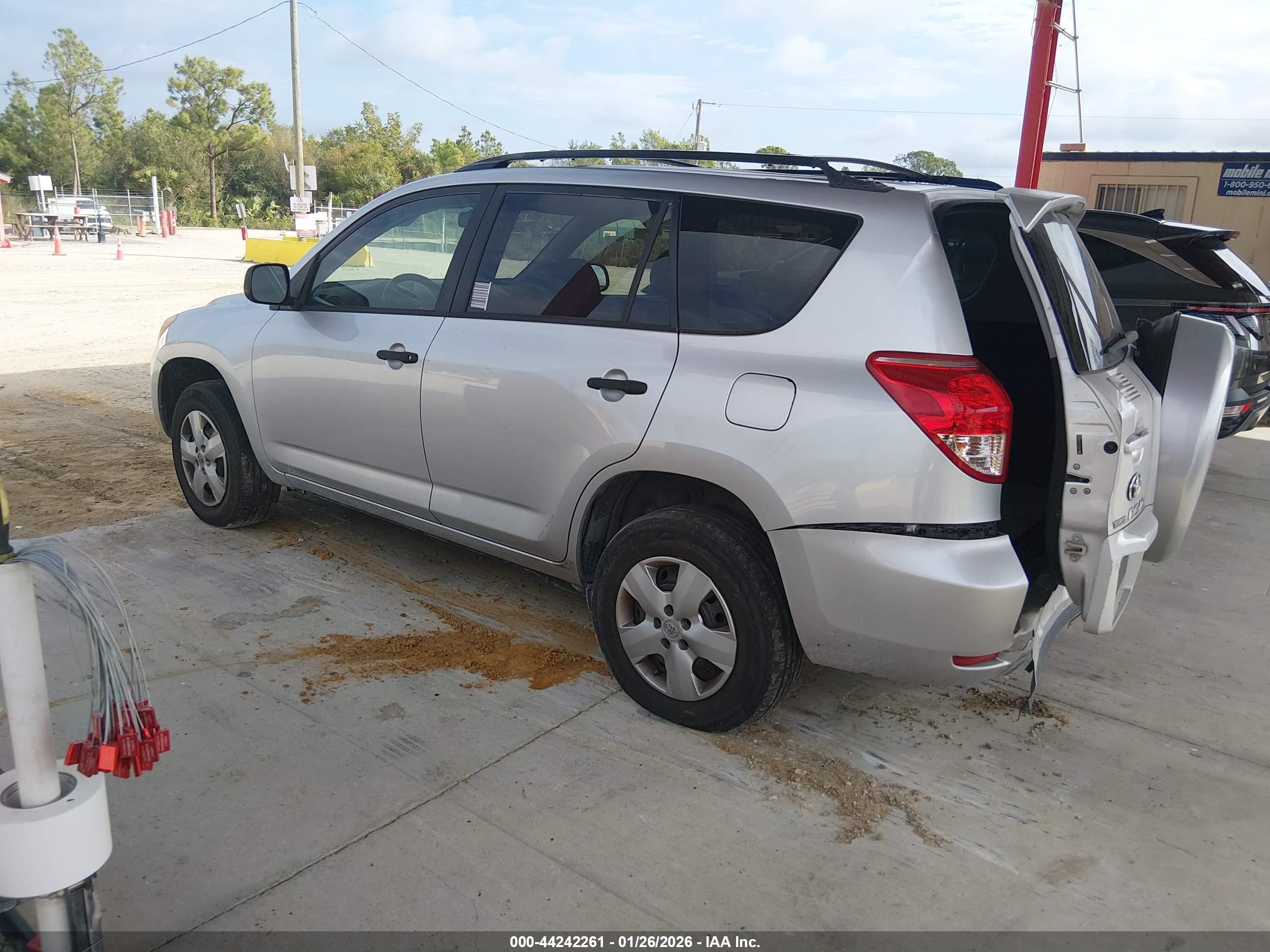 TOYOTA RAV4 image 3